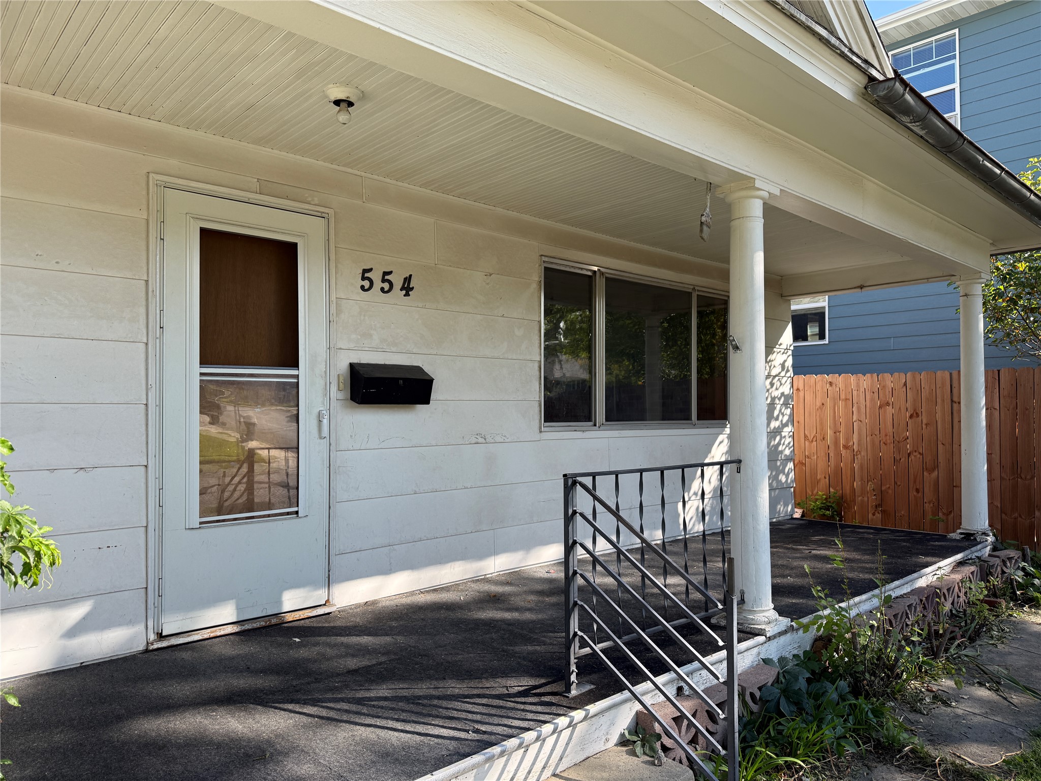 554 E Broadway Street Property Photo 2