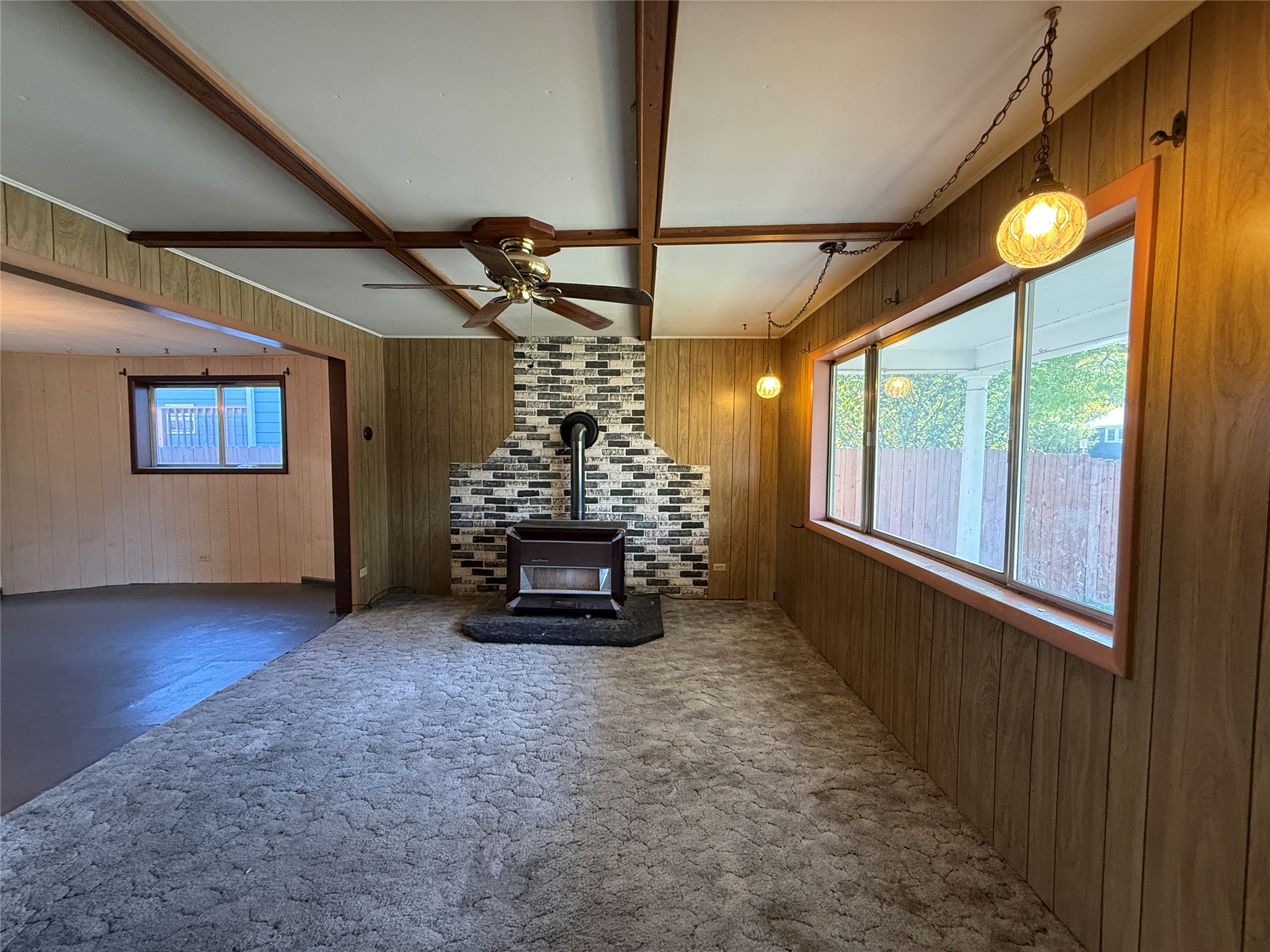 554 E Broadway Street Property Photo 4