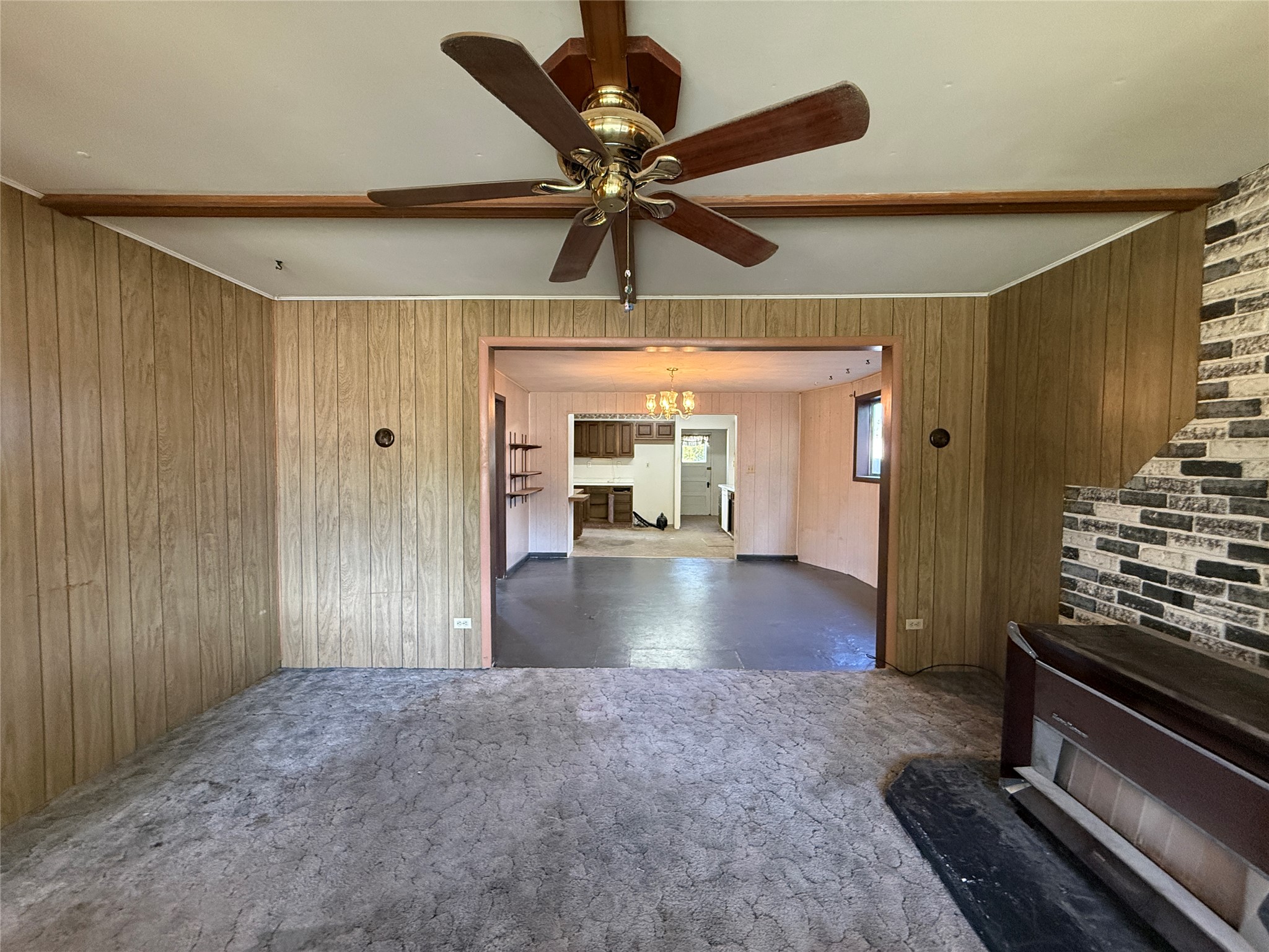 554 E Broadway Street Property Photo 8