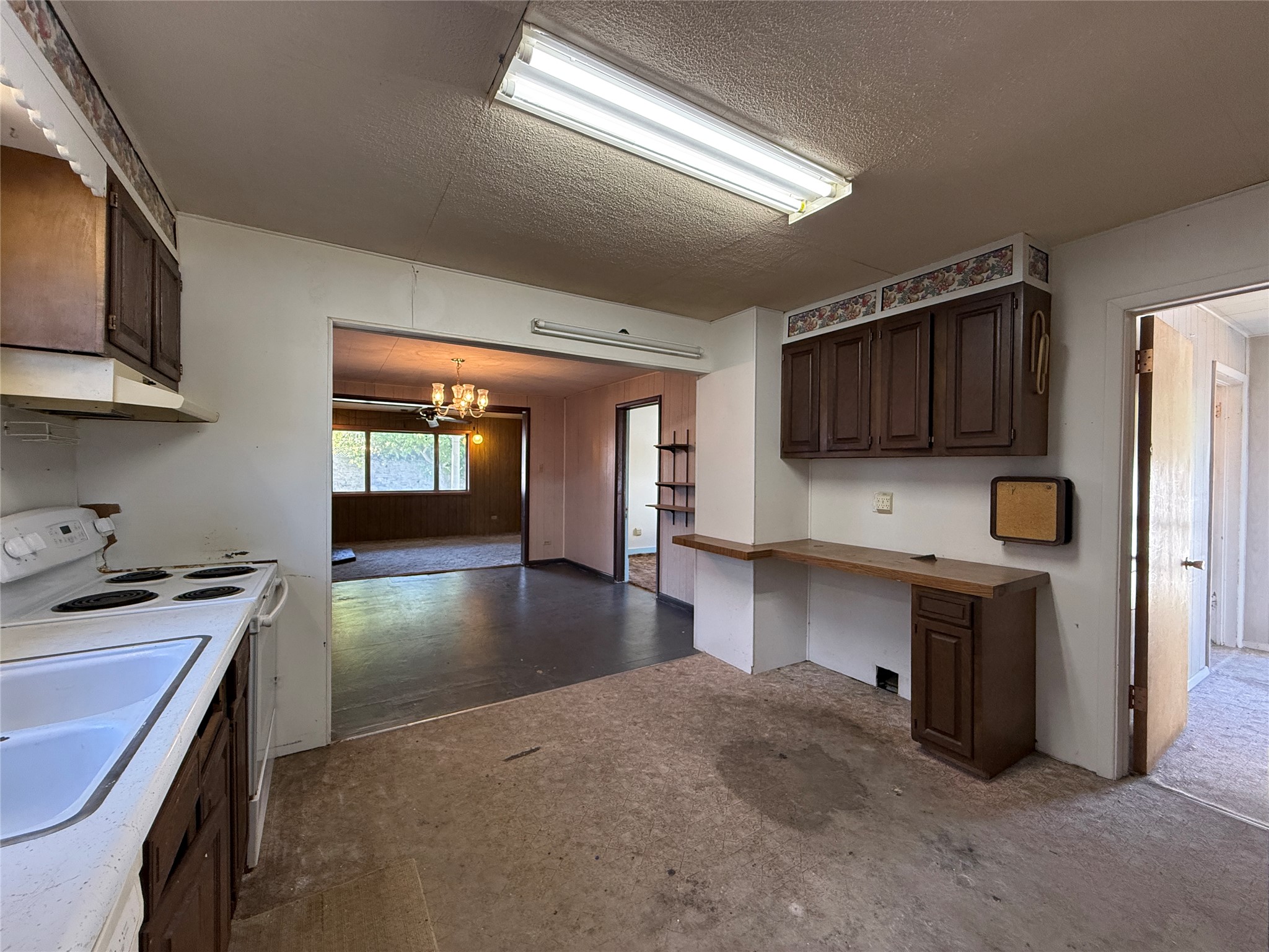 554 E Broadway Street Property Photo 12