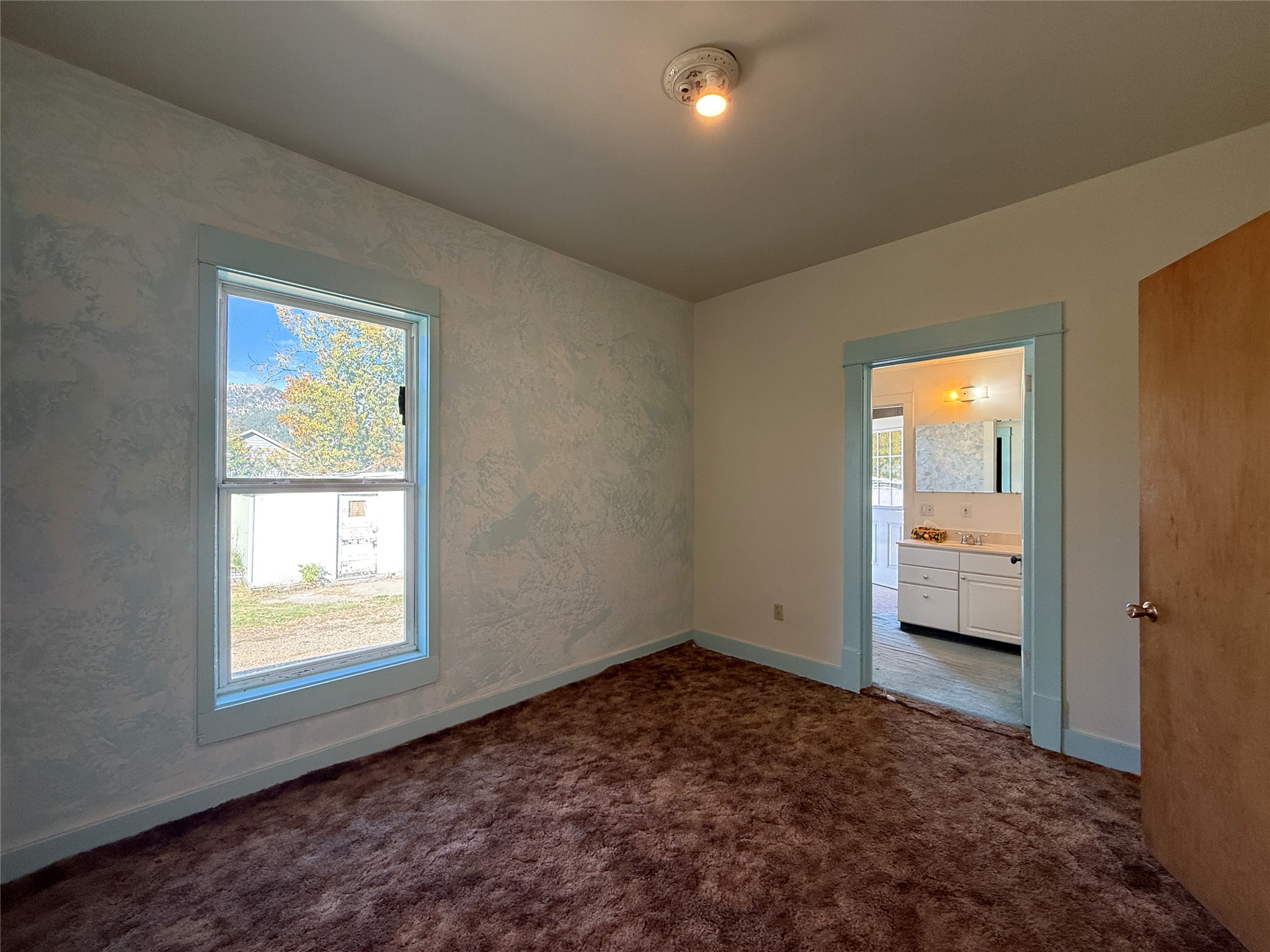 554 E Broadway Street Property Photo 13