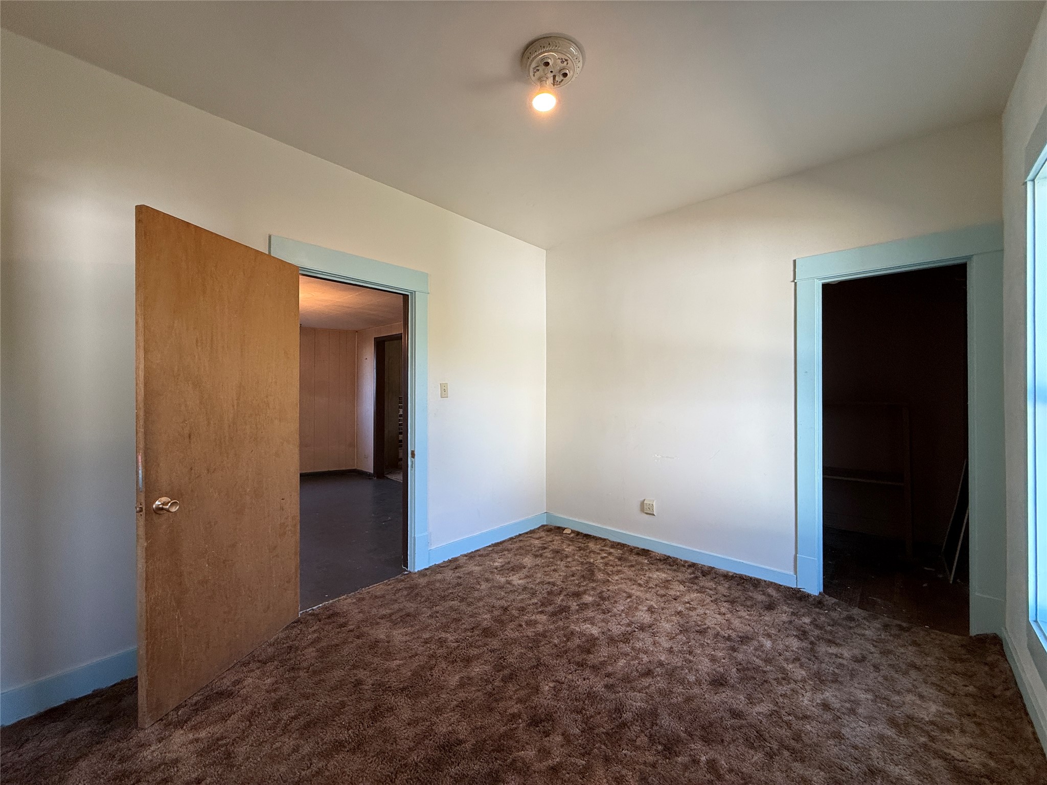 554 E Broadway Street Property Photo 14