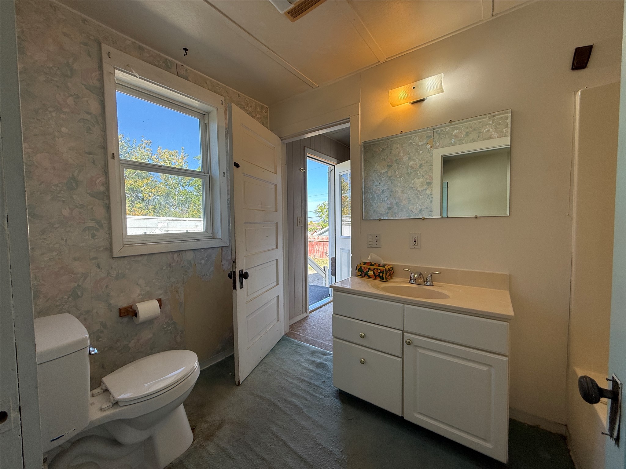 554 E Broadway Street Property Photo 16