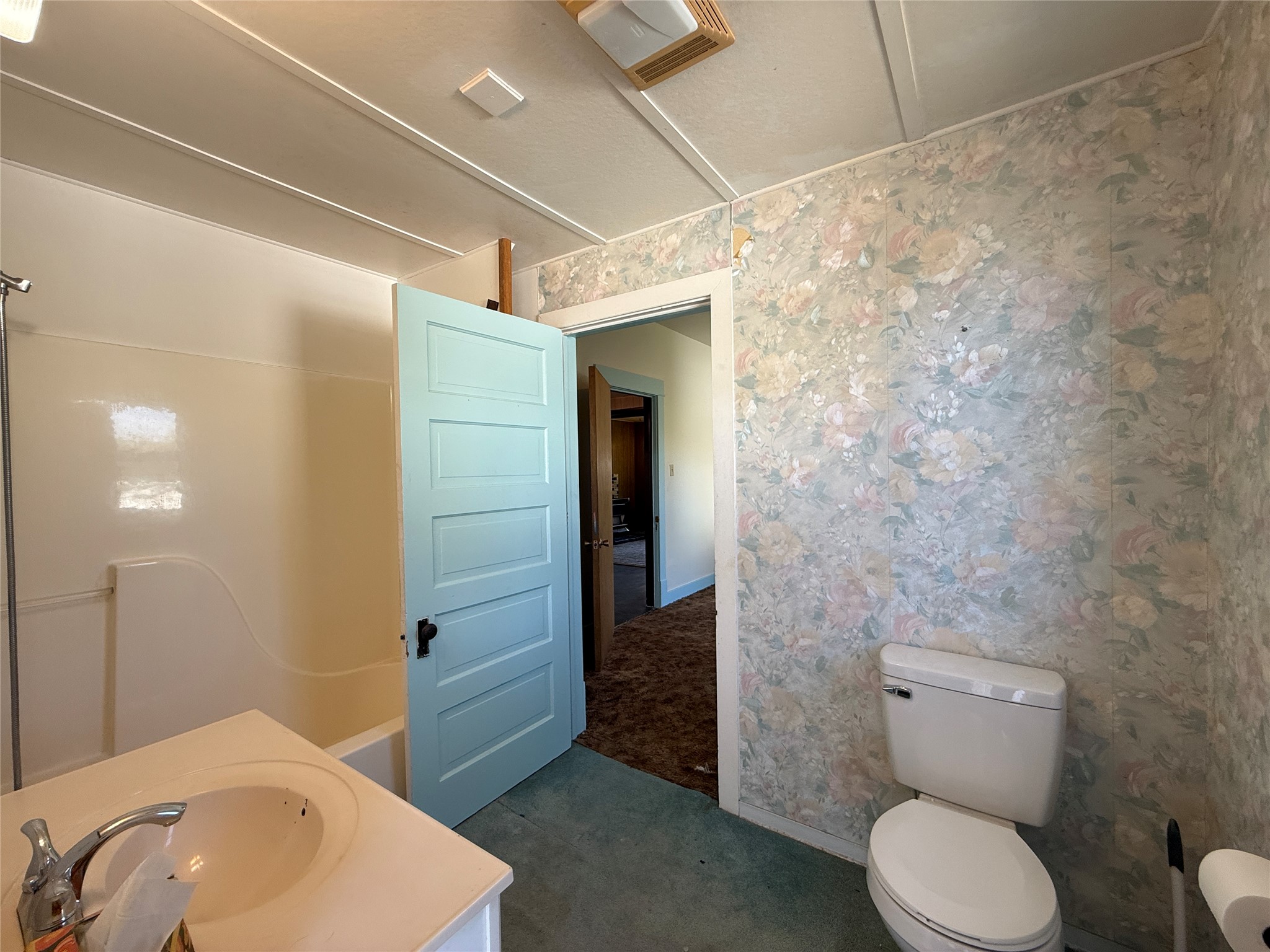 554 E Broadway Street Property Photo 17