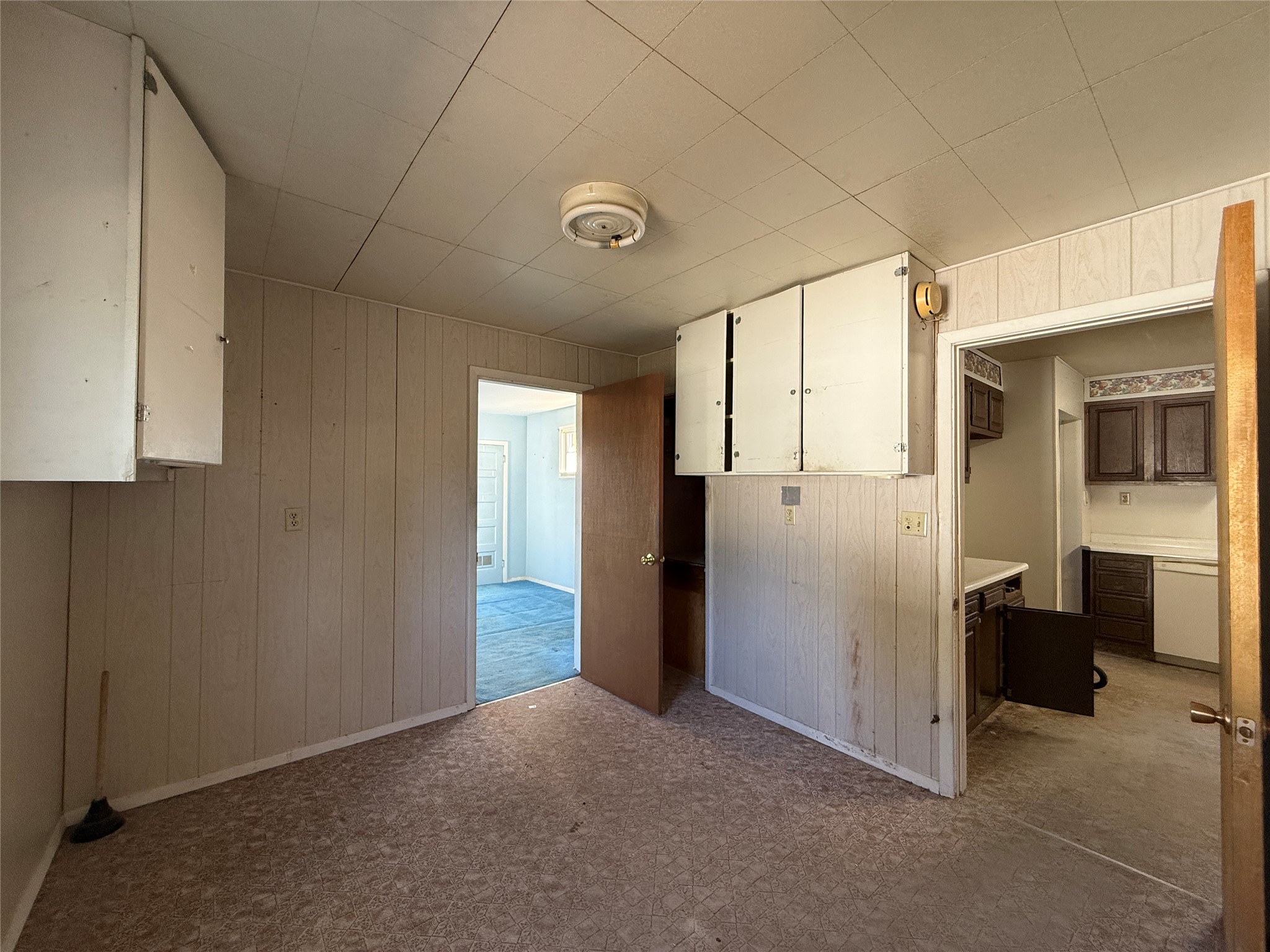 554 E Broadway Street Property Photo 19