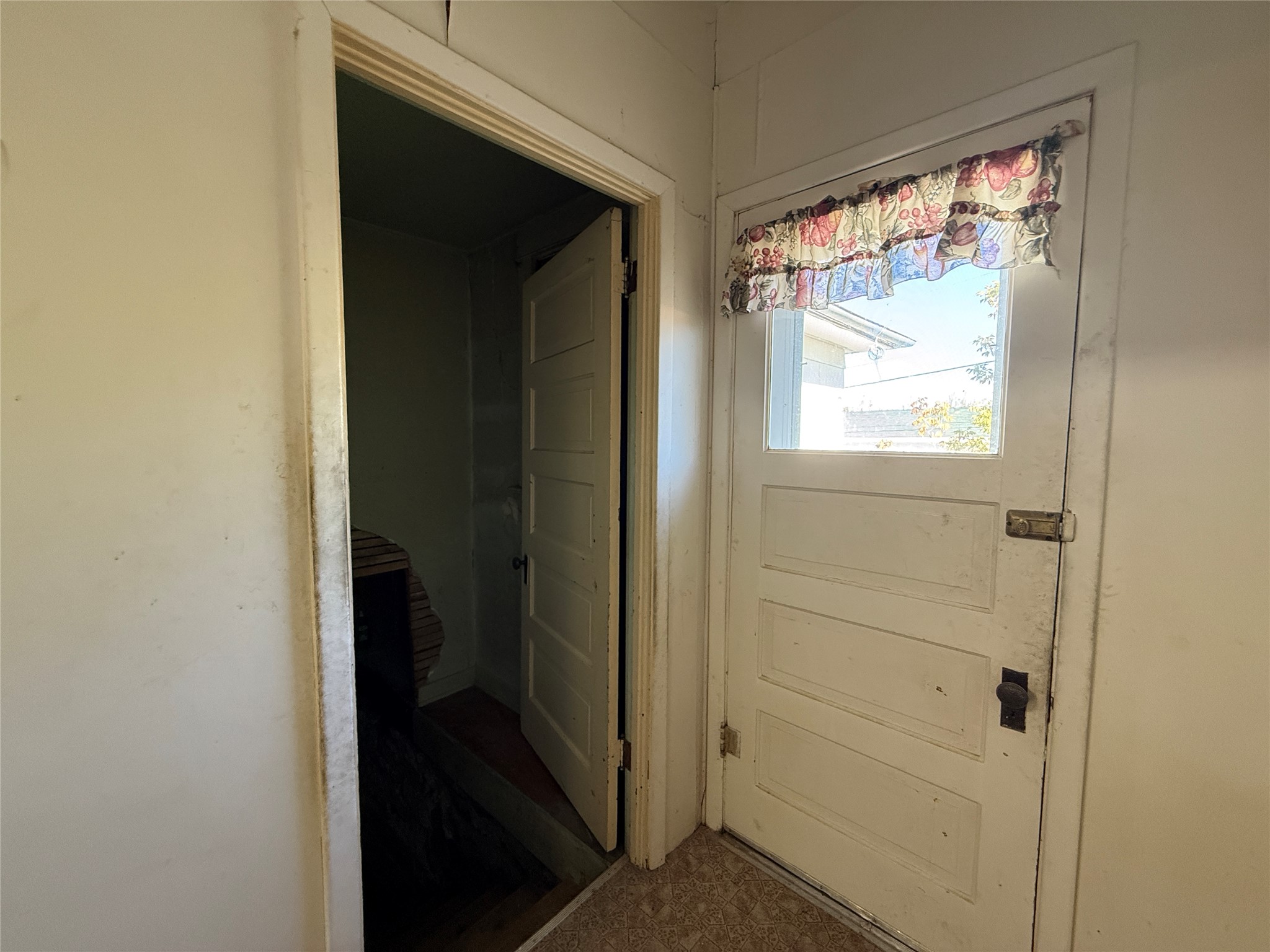 554 E Broadway Street Property Photo 23
