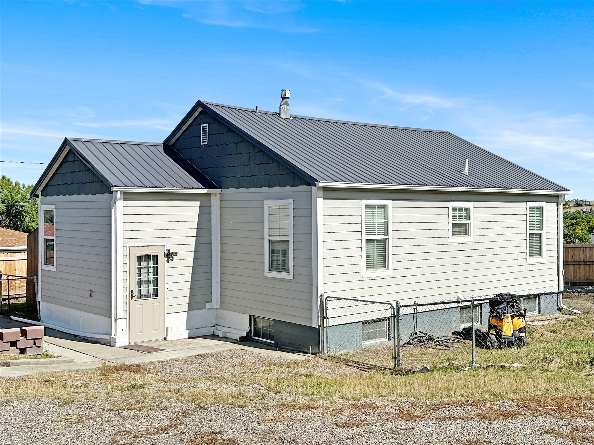 151 10th Avenue N Property Photo 1