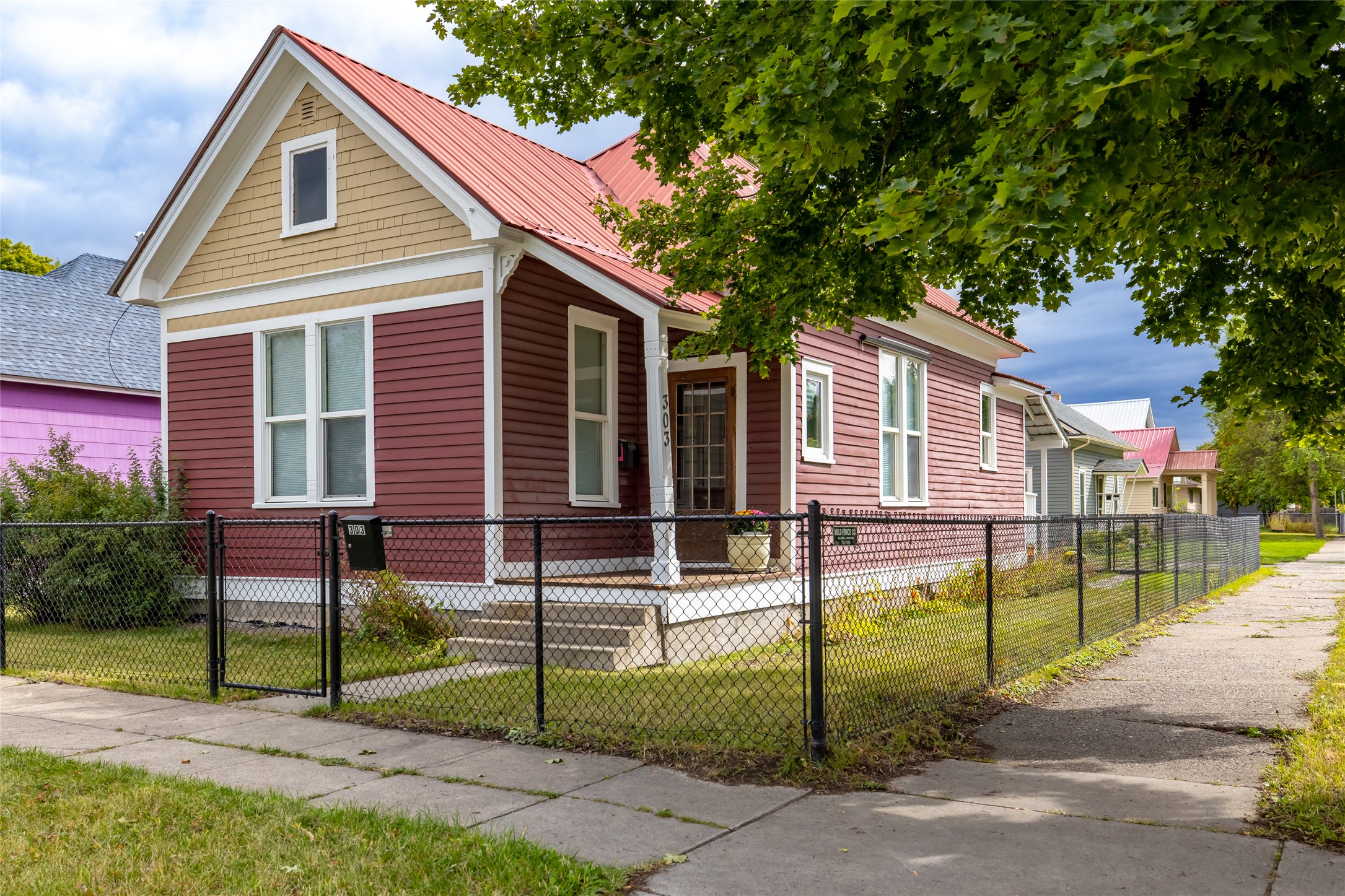 303 5th Avenue W Property Photo 1