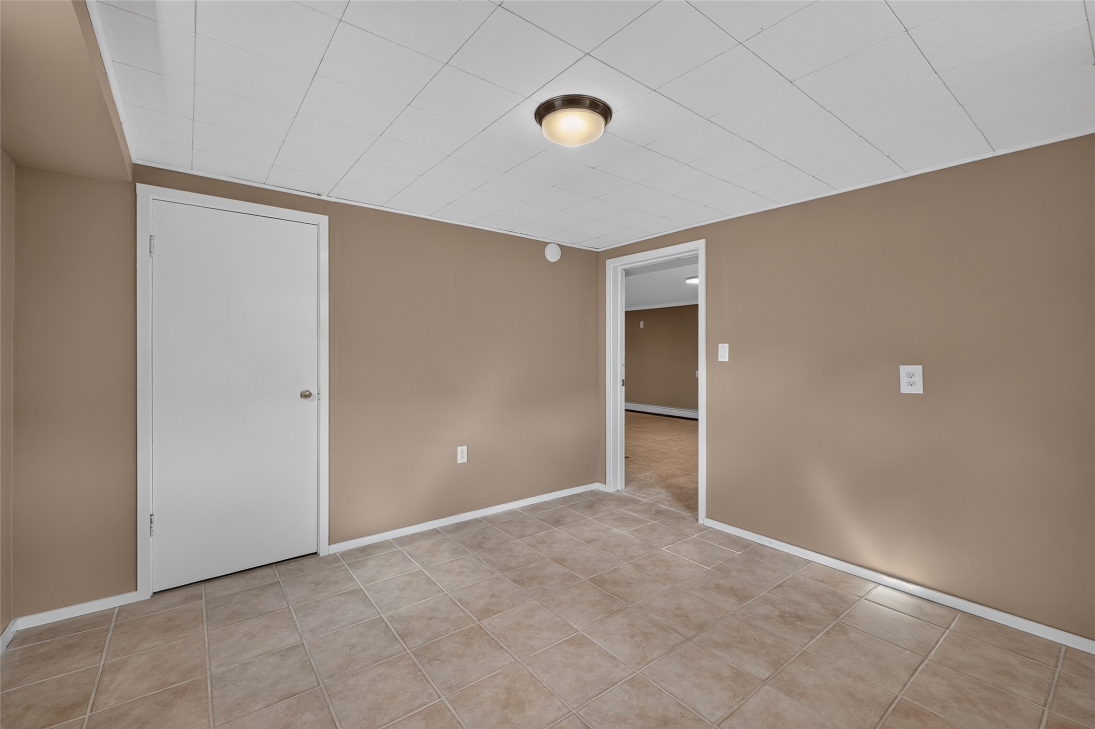 1439 E Broadway Street Property Photo 33