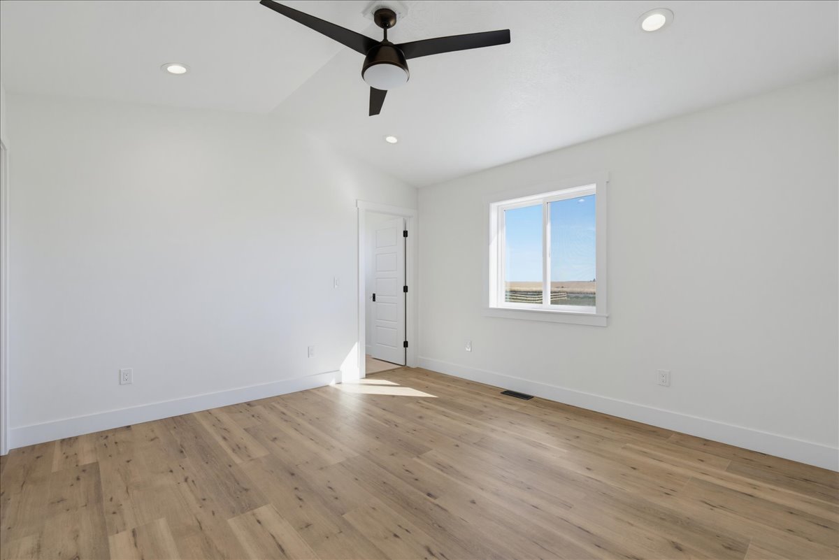105 Leo Lane Property Photo 23