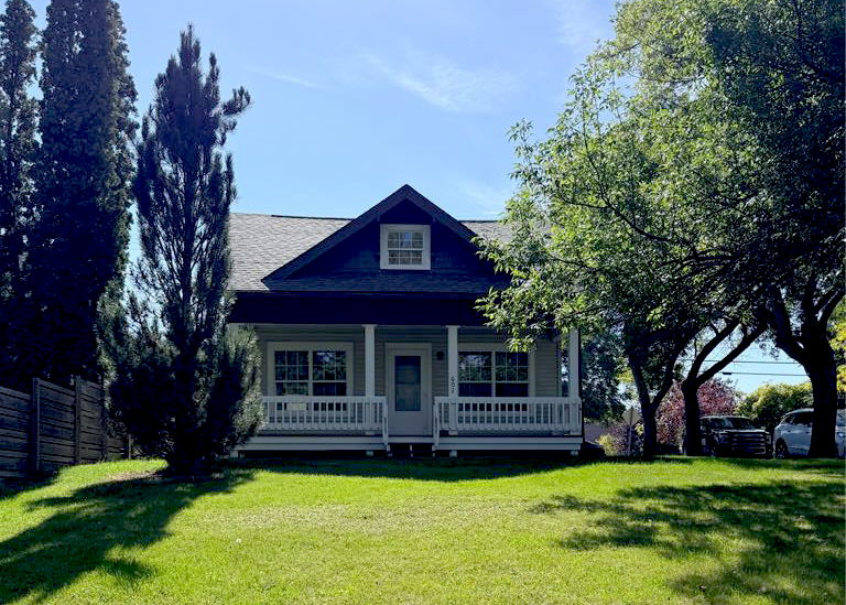 602 3rd Avenue E Property Photo 3