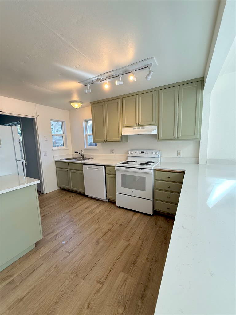 602 3rd Avenue E Property Photo 16