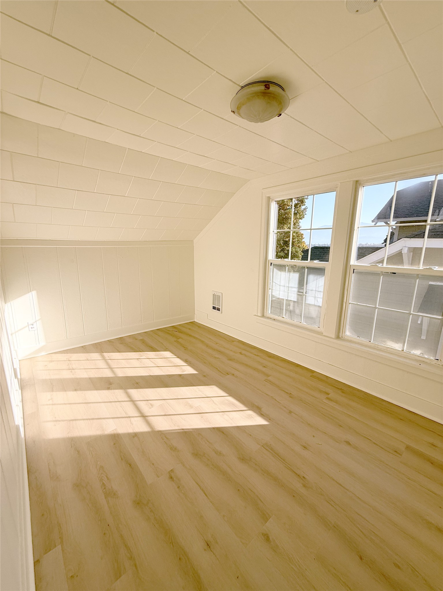 602 3rd Avenue E Property Photo 23