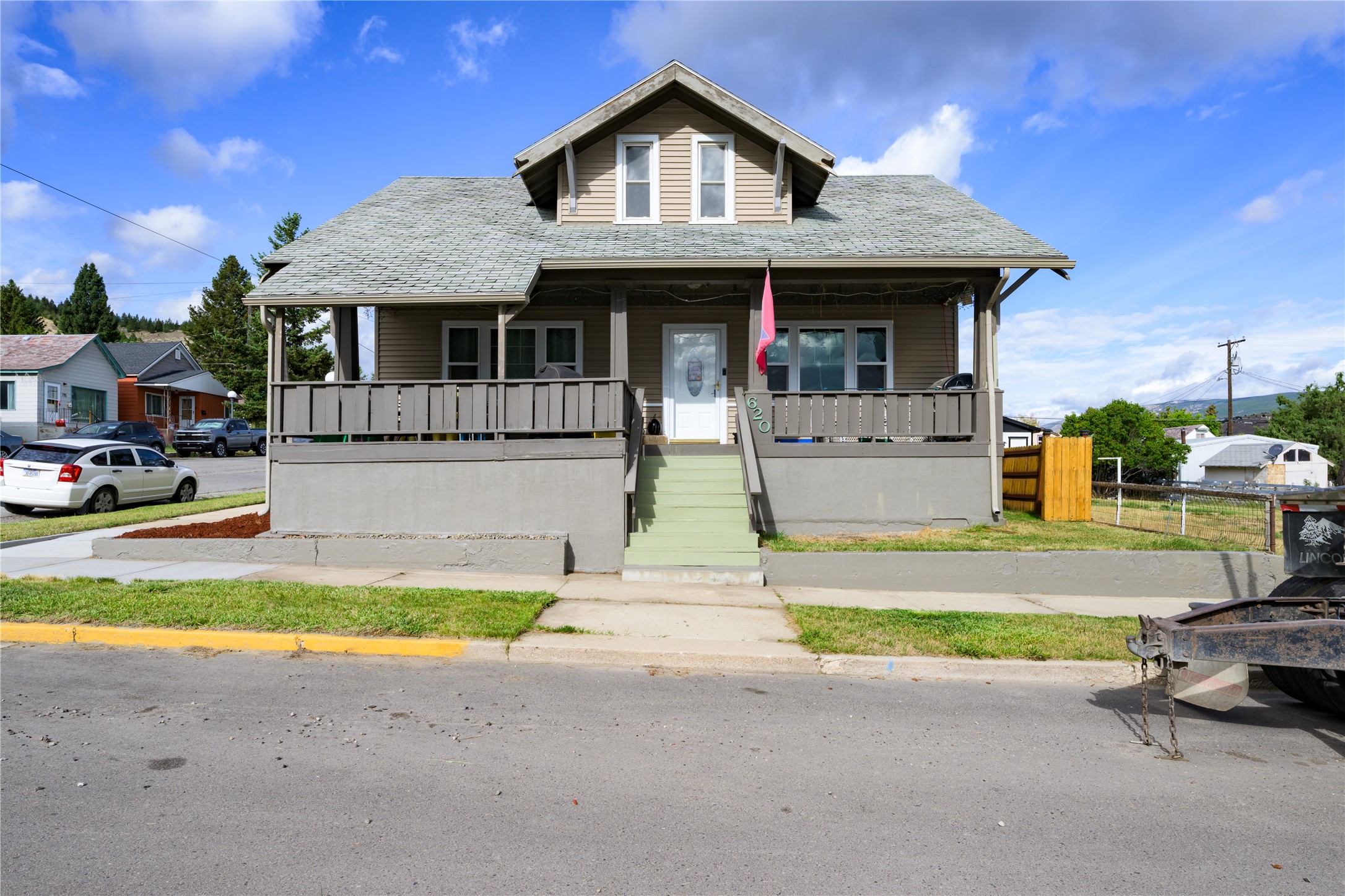 620 Ash Street Property Photo 2