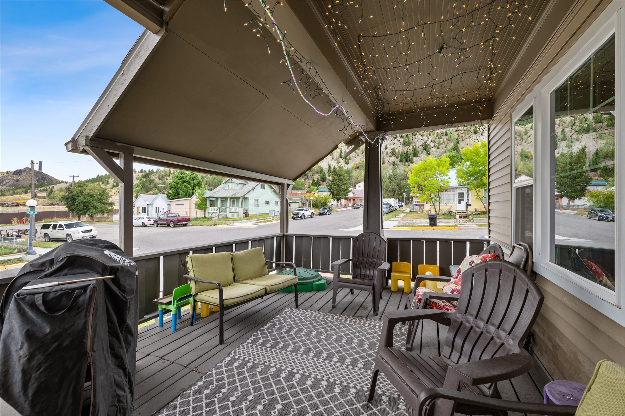 620 Ash Street Property Photo 4