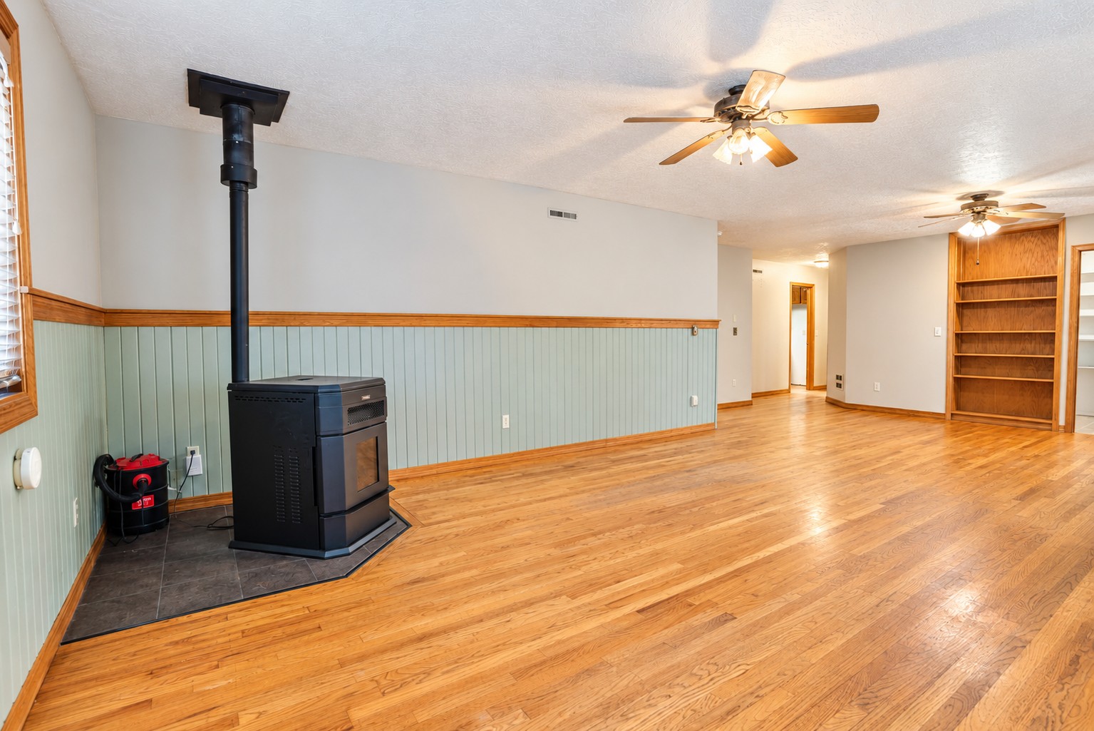 426 Queens Way Property Photo 5