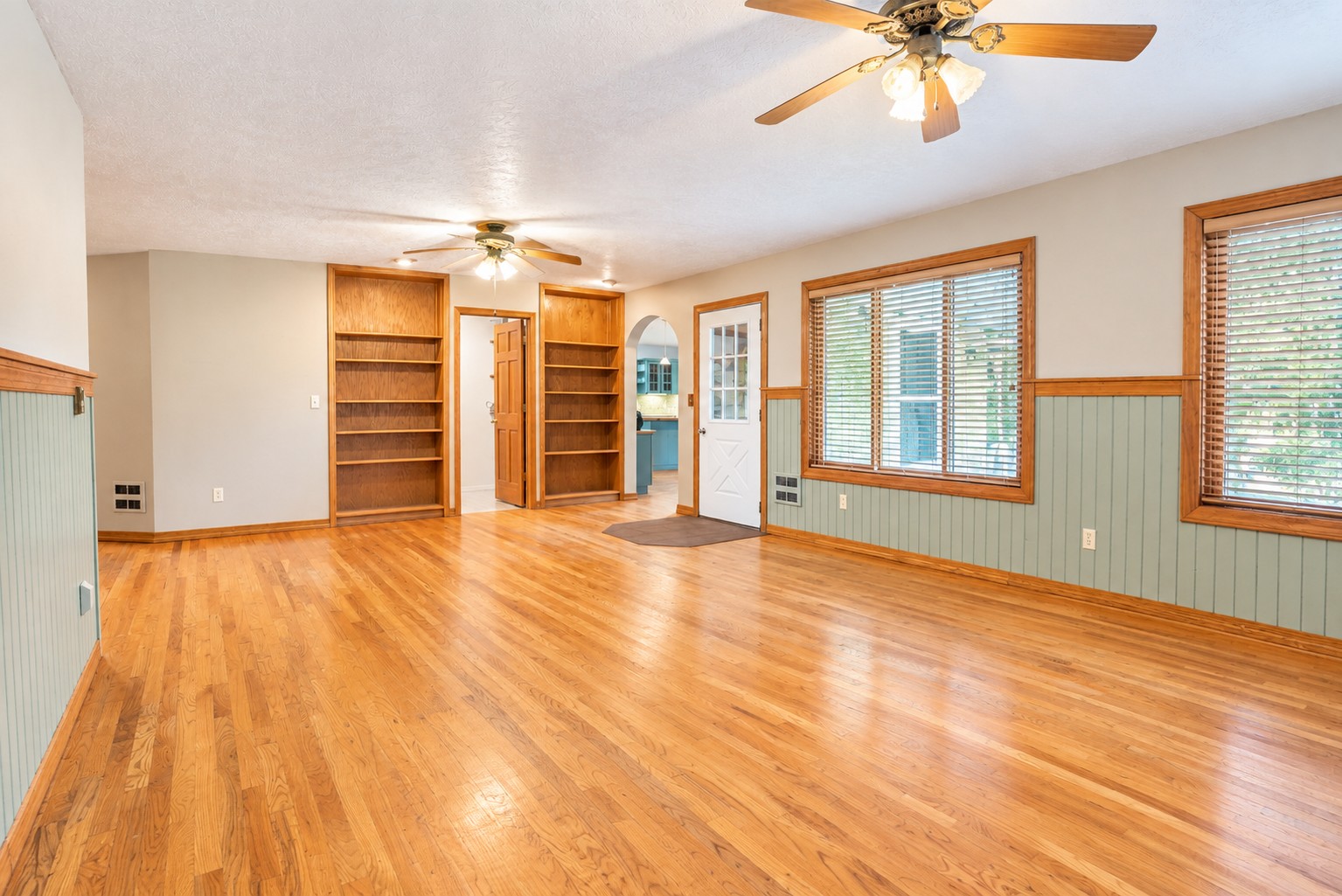 426 Queens Way Property Photo 6