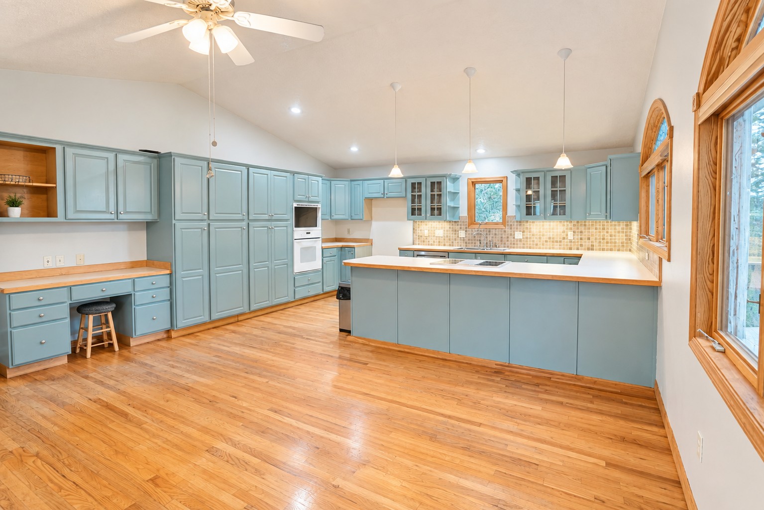 426 Queens Way Property Photo 8