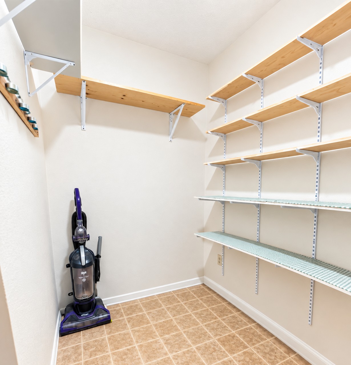 426 Queens Way Property Photo 11