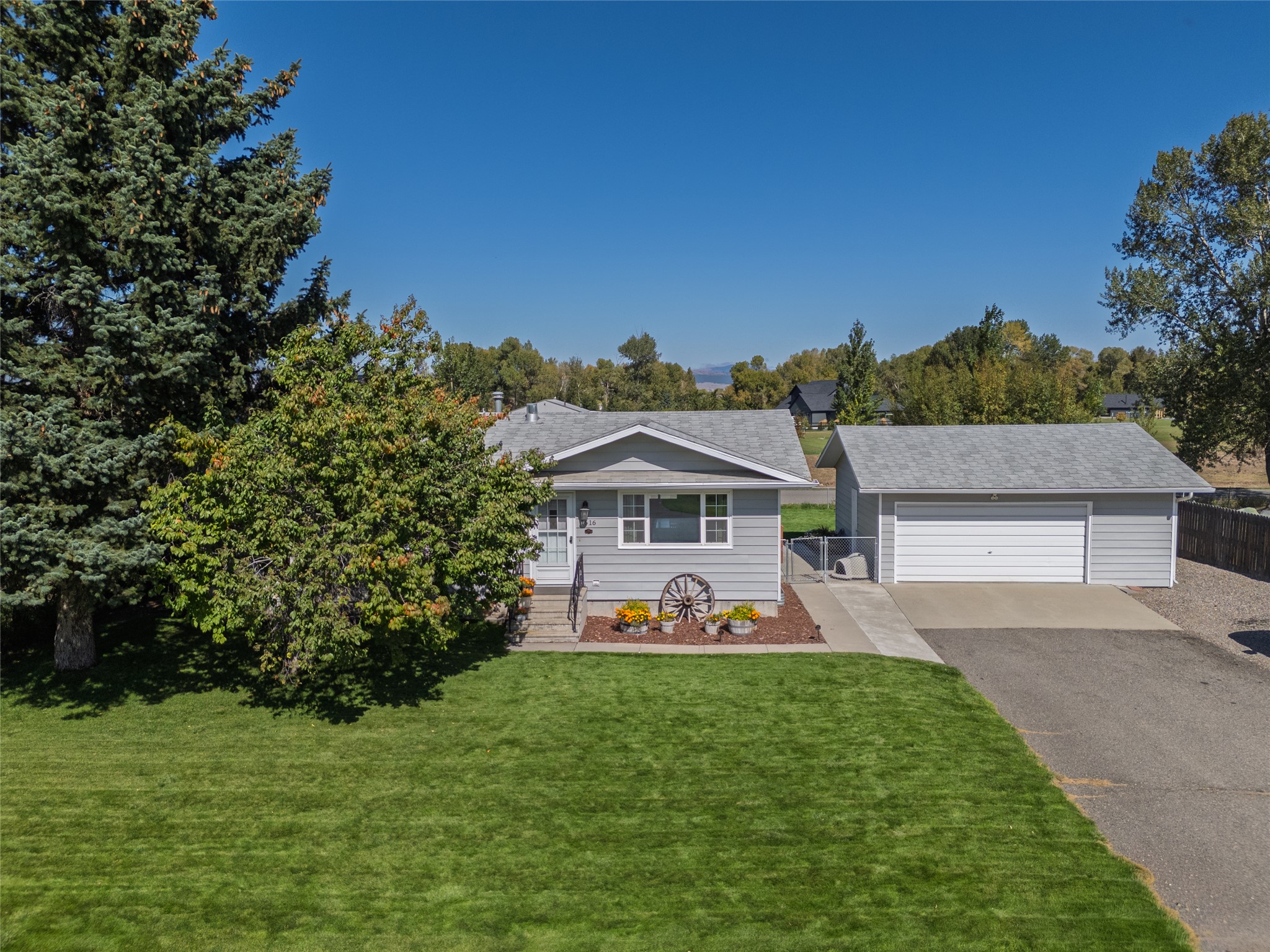 1616 Kelly Road Property Photo 1
