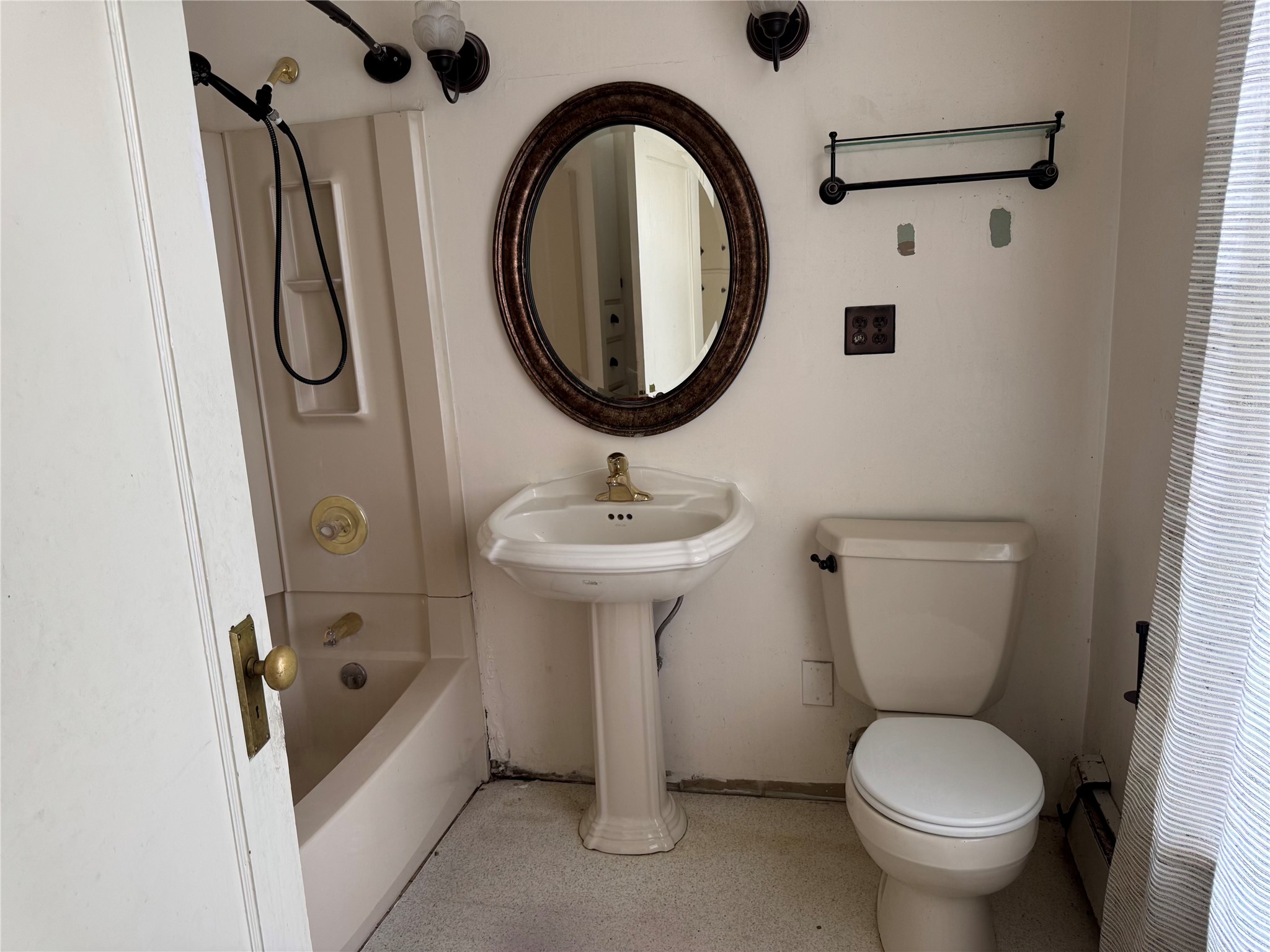 608 N Davis Street Property Photo 13