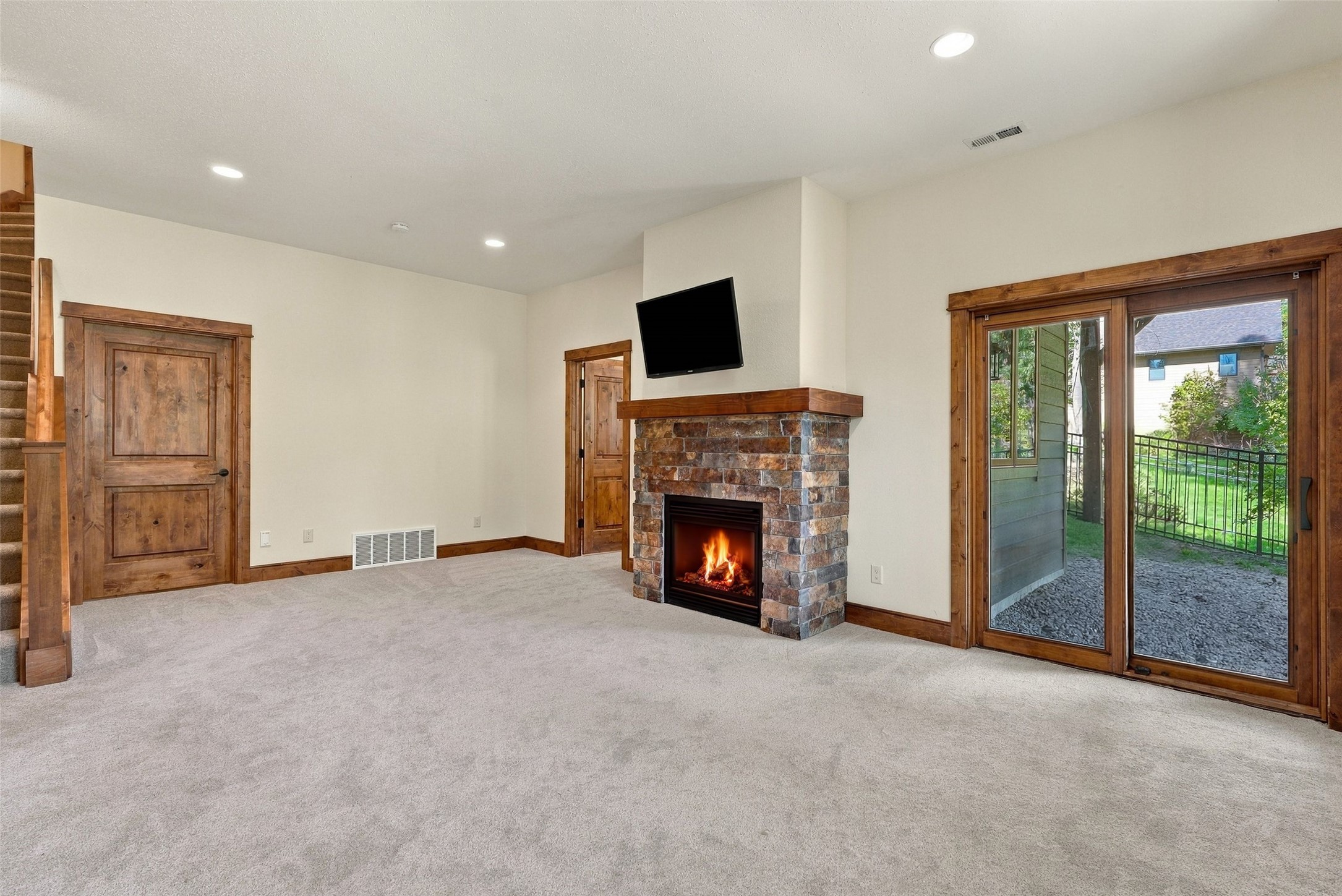 733 Clearwater Drive Property Photo 11