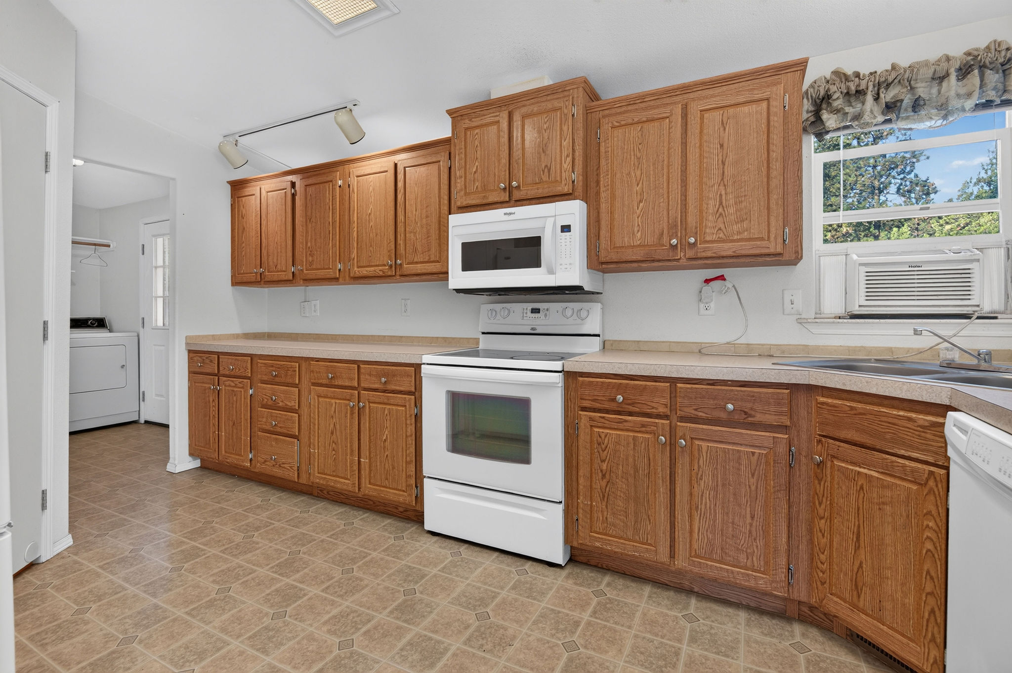 7435 Wildcat Street Property Photo 6