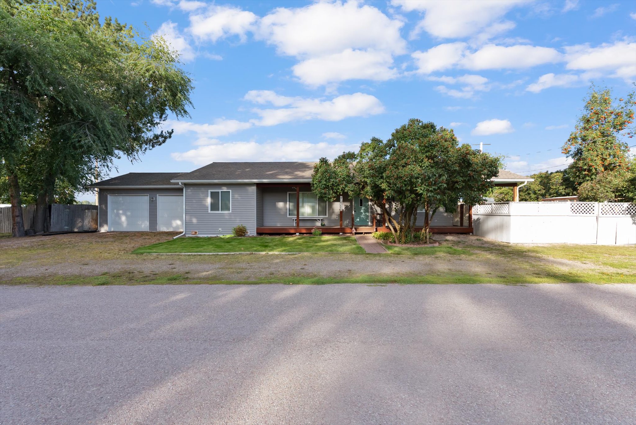 608 6th Street E Property Photo 2