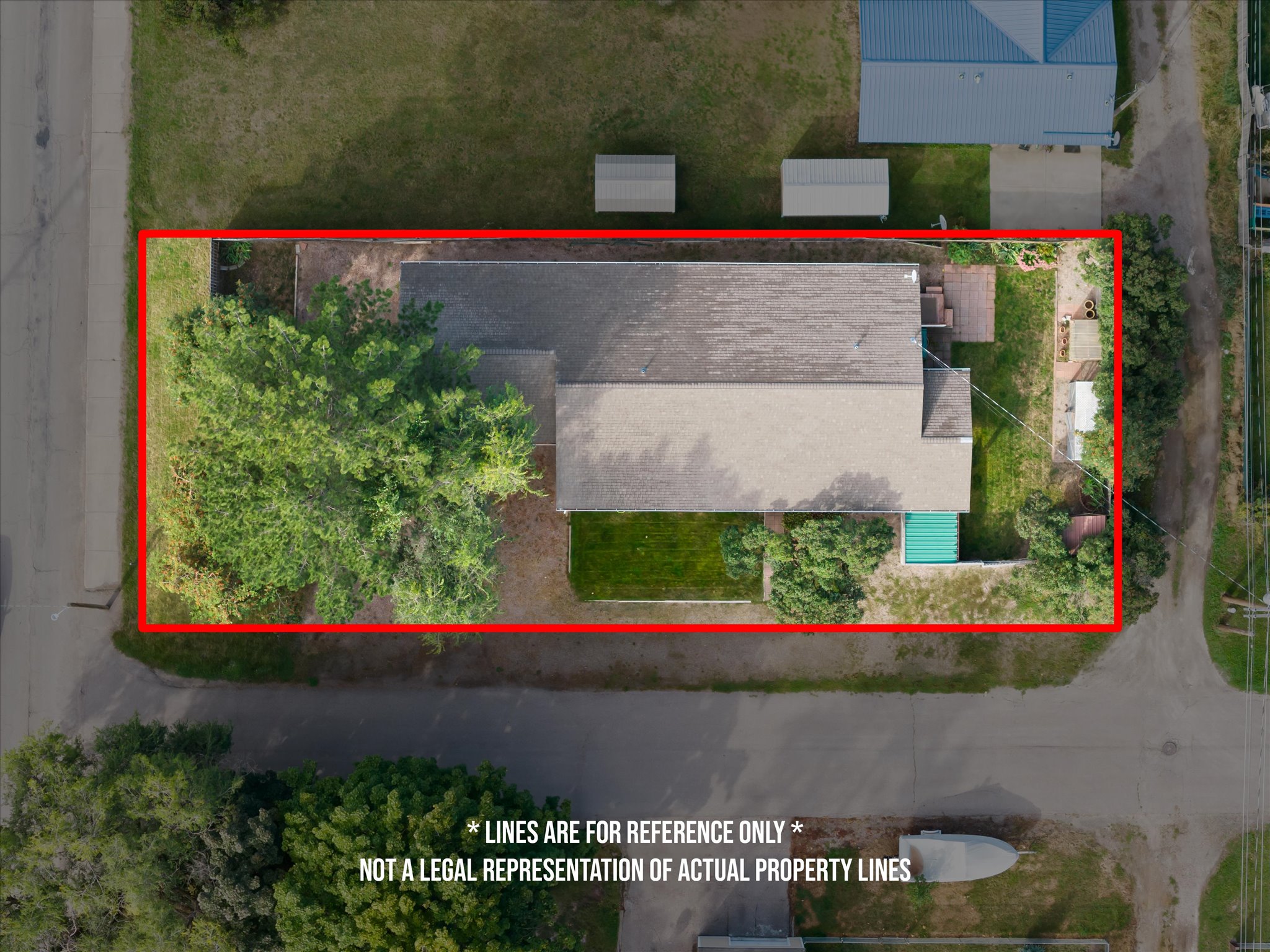 608 6th Street E Property Photo 3