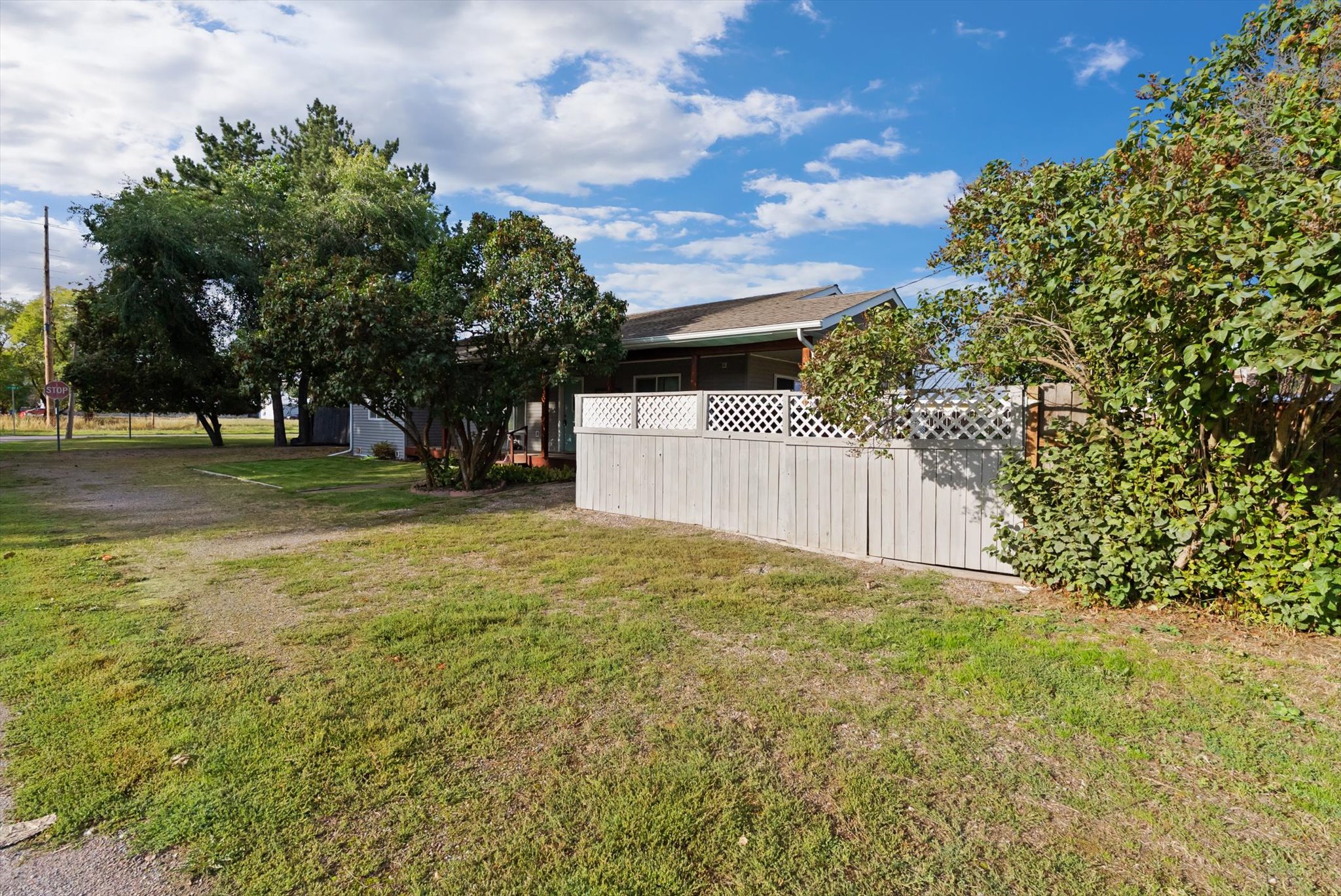 608 6th Street E Property Photo 4