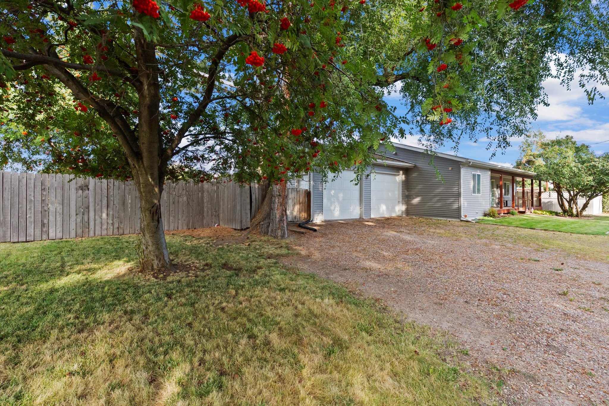 608 6th Street E Property Photo 5