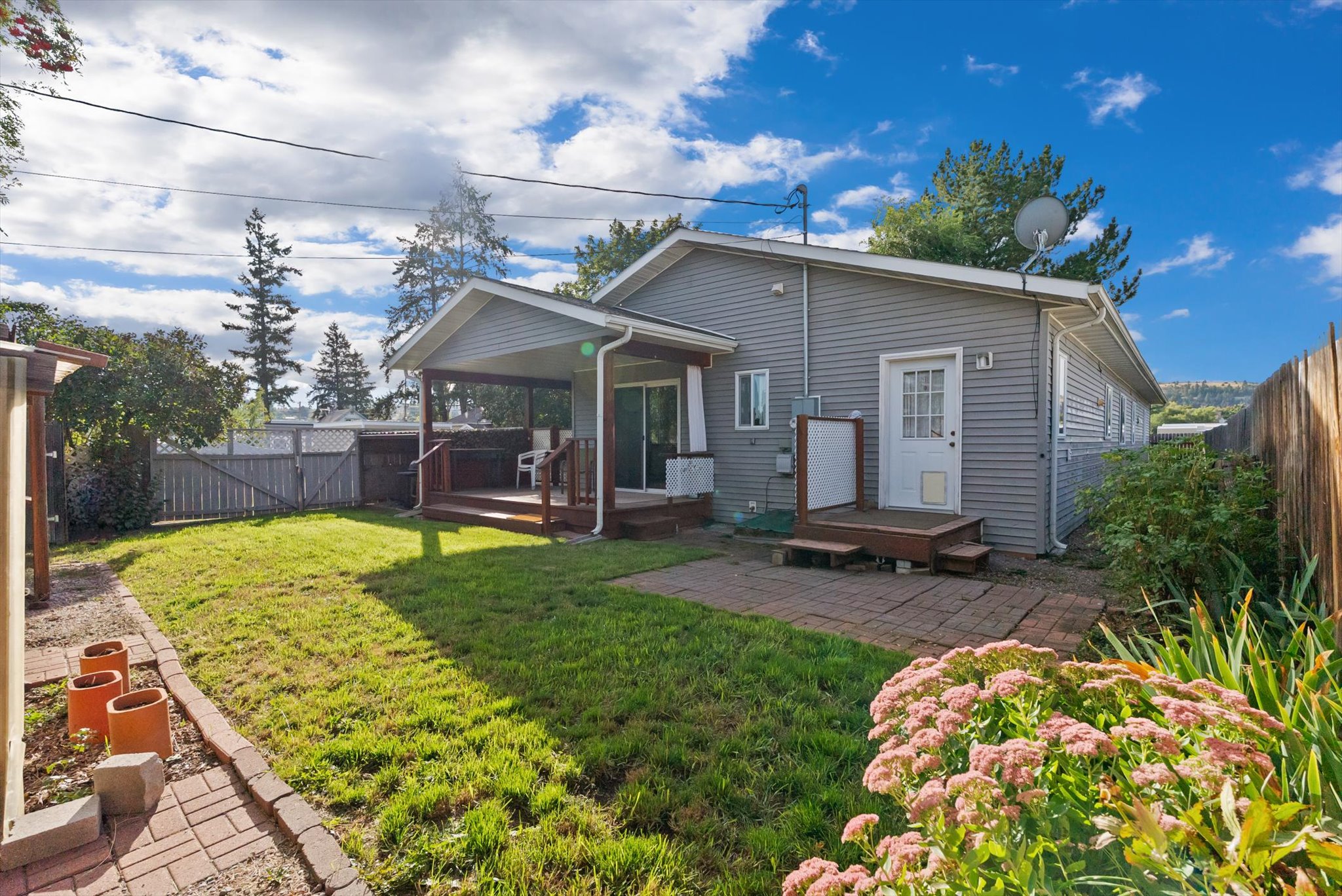 608 6th Street E Property Photo 7