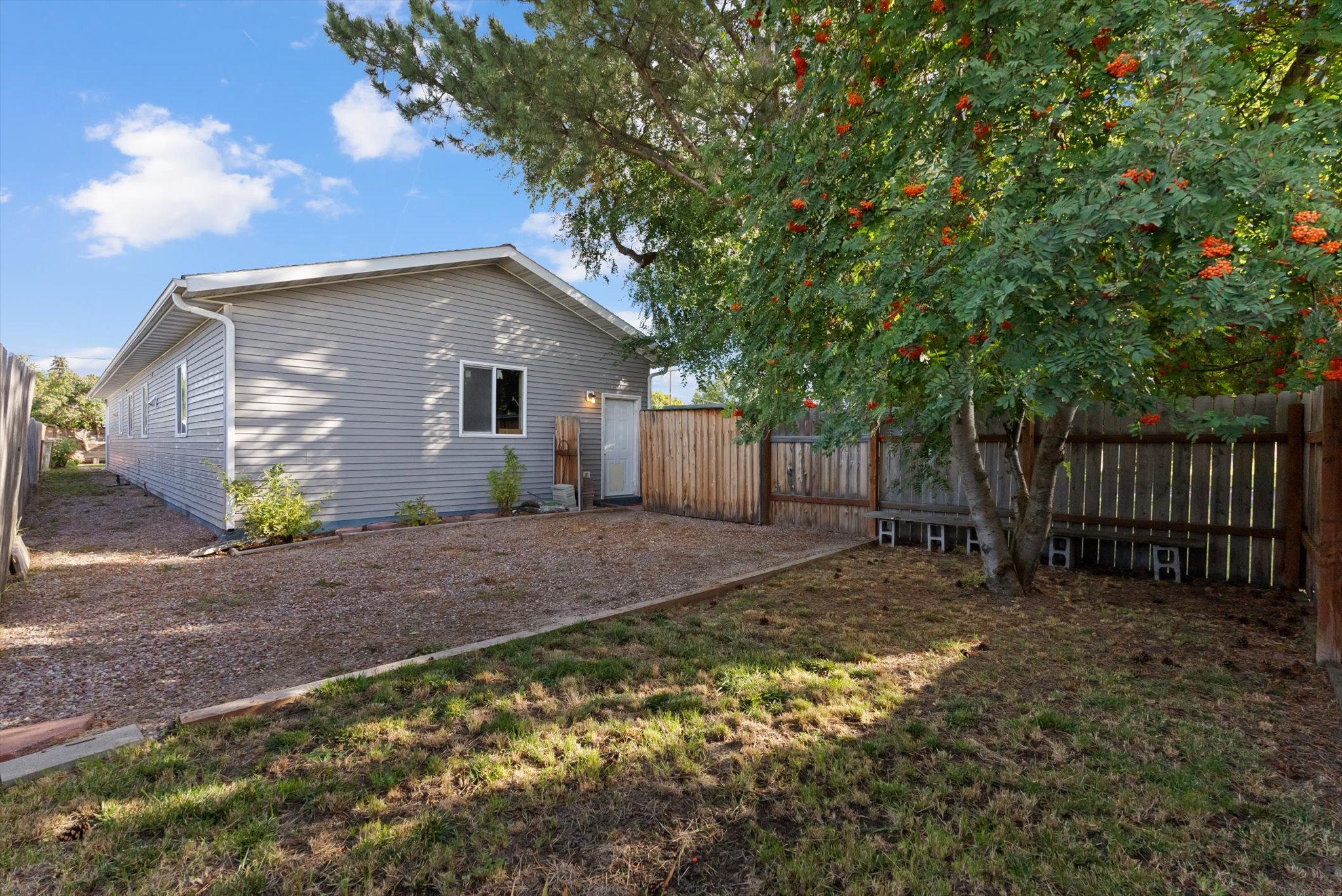 608 6th Street E Property Photo 11