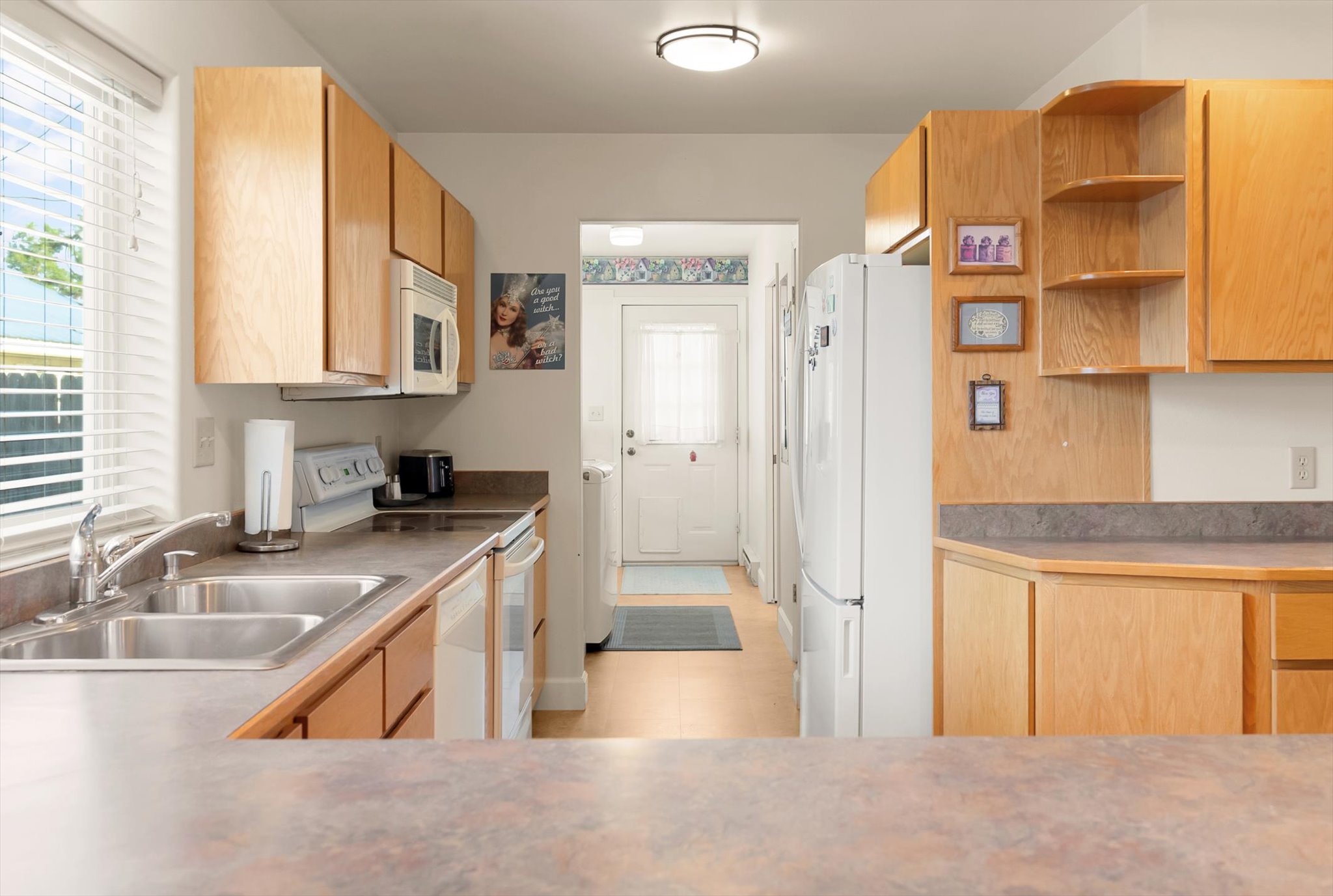 608 6th Street E Property Photo 17