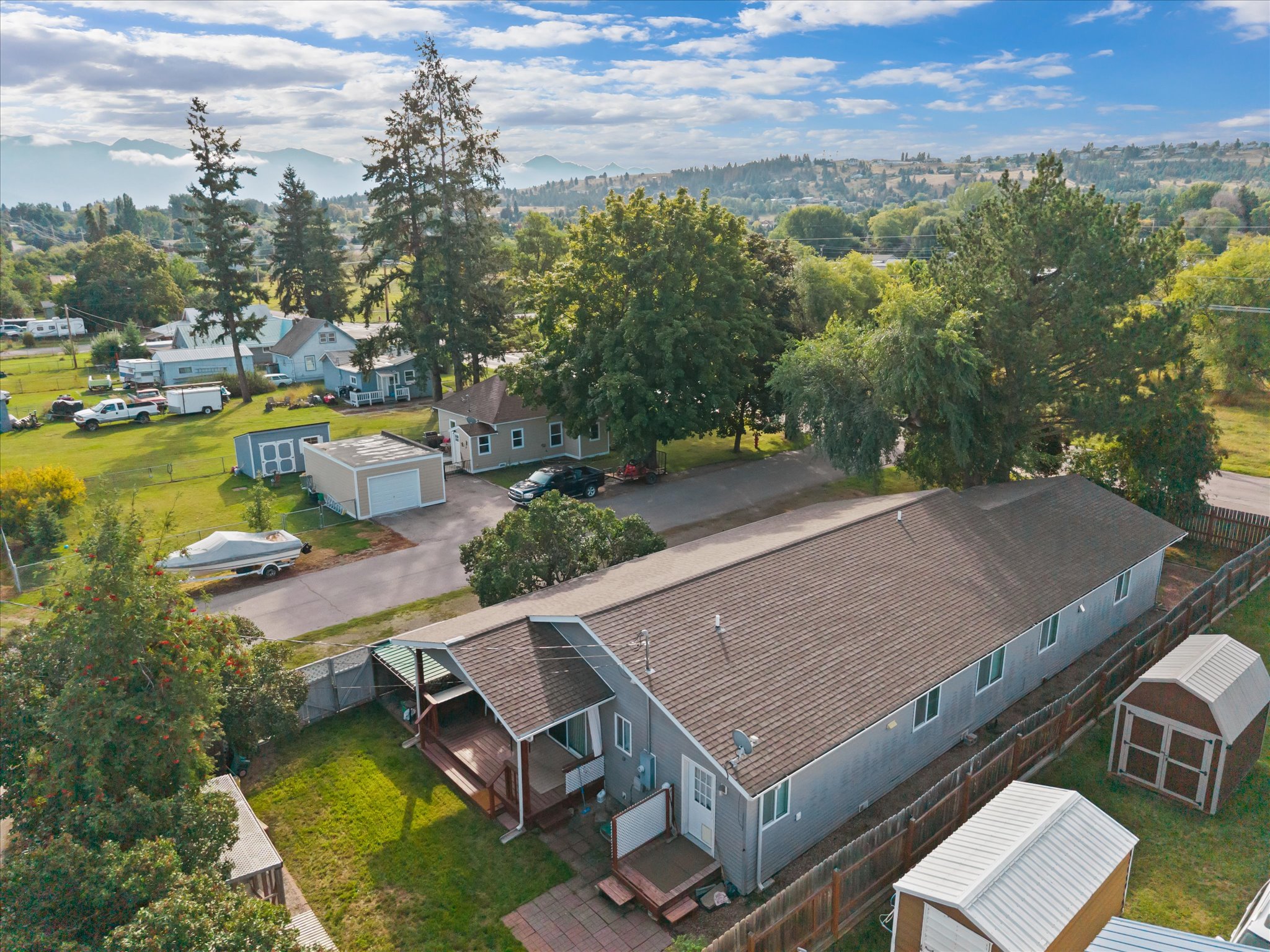 608 6th Street E Property Photo 32