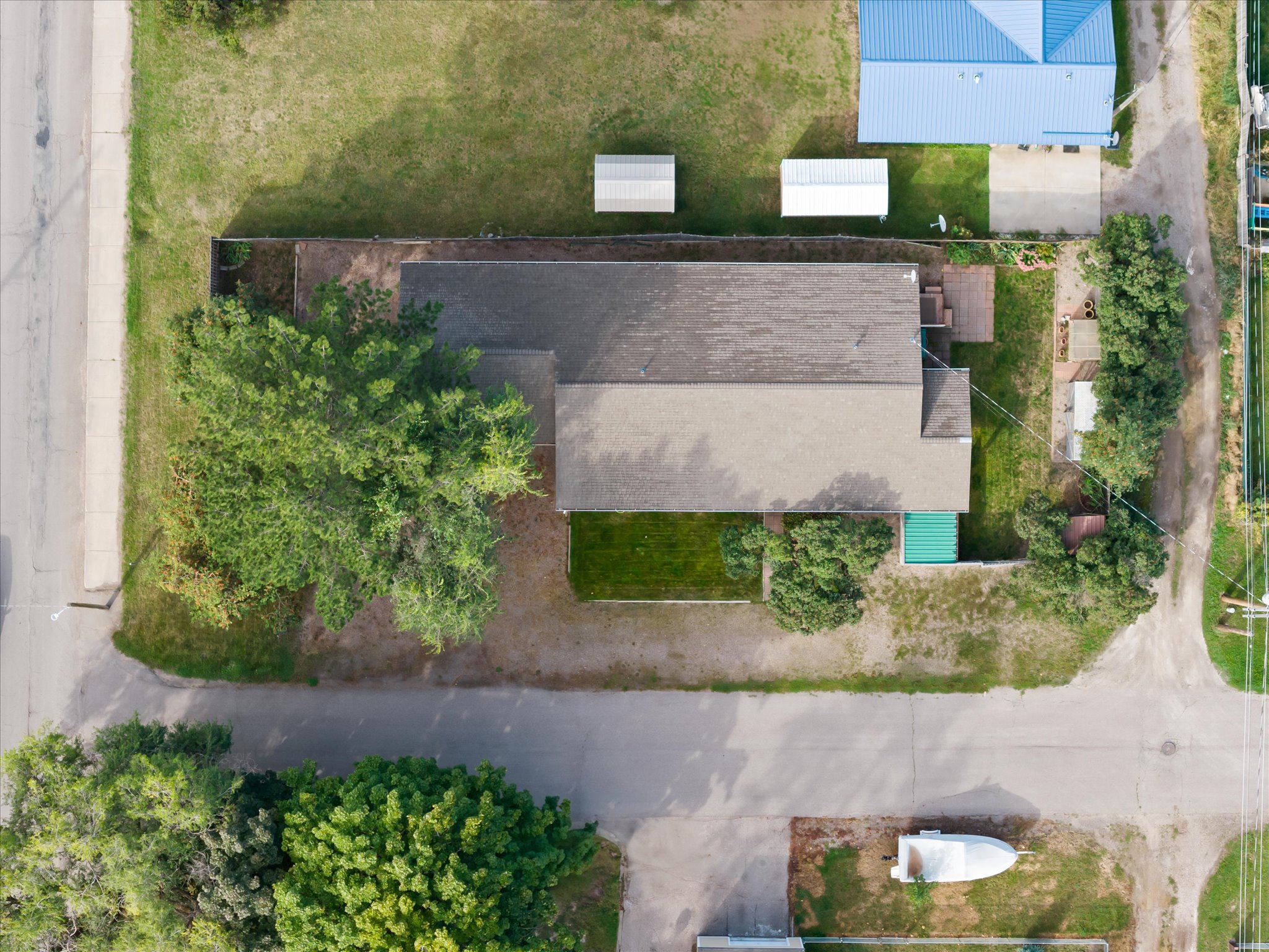608 6th Street E Property Photo 45