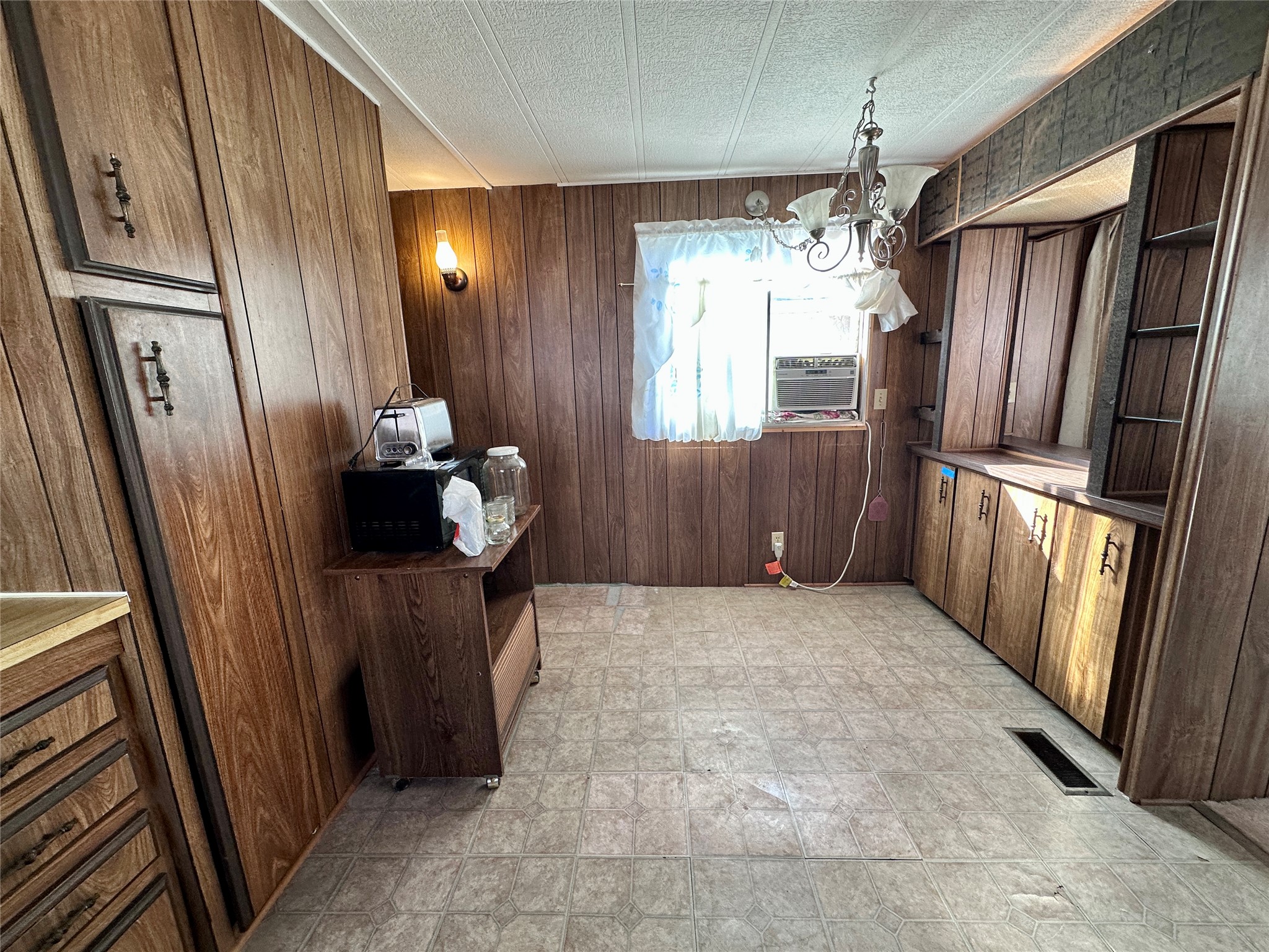 529 S Caravan Street Property Photo 14