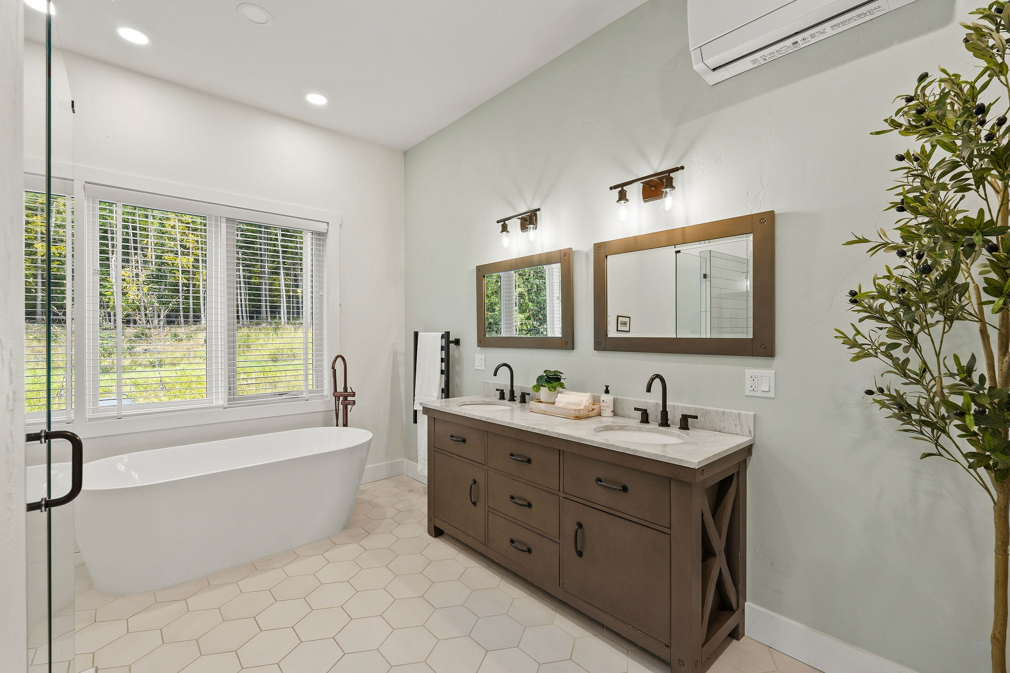 687 N Valley Drive Property Photo 23