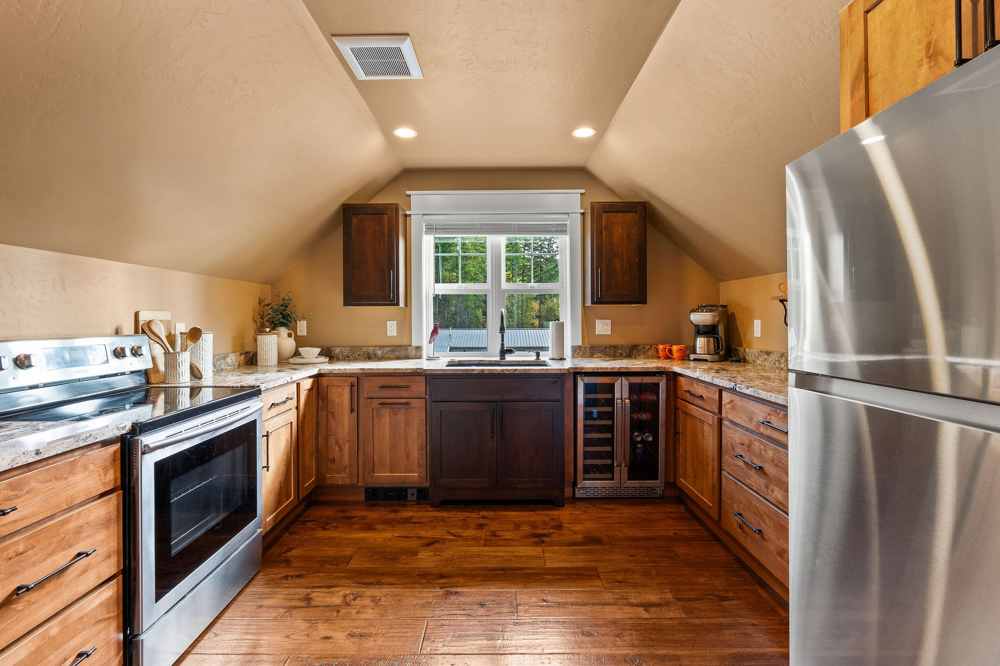 687 N Valley Drive Property Photo 39