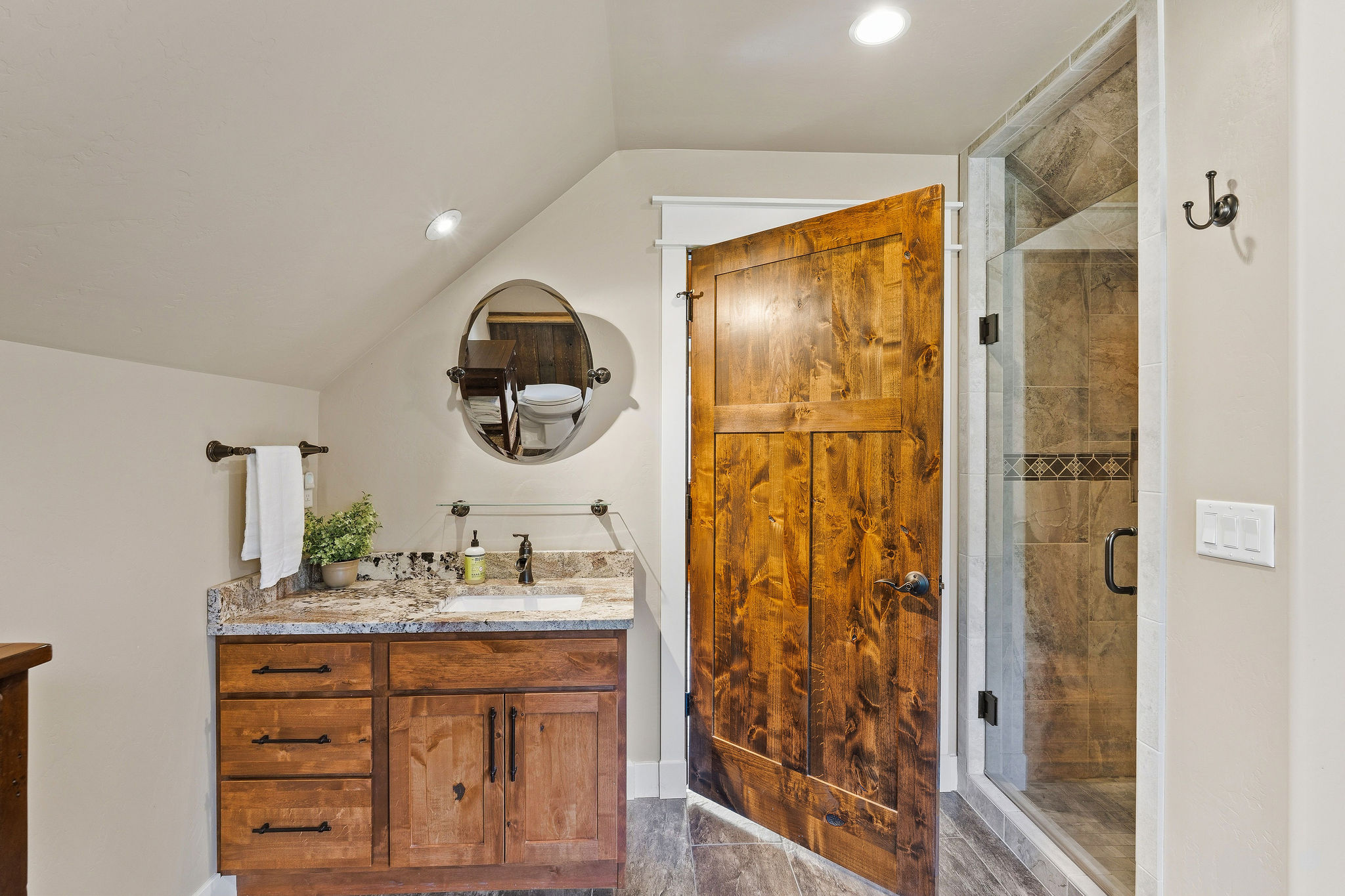 687 N Valley Drive Property Photo 41