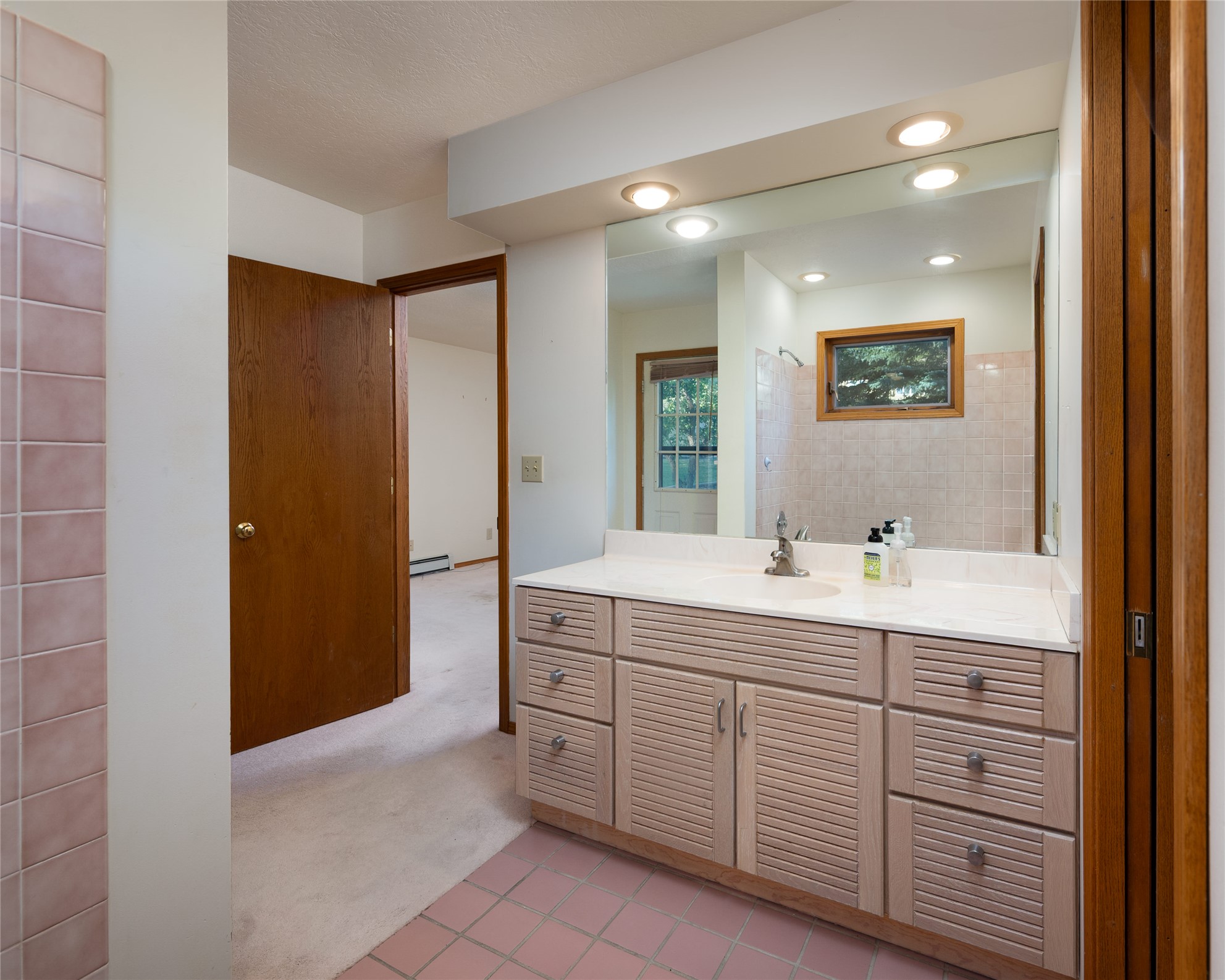 8855 Sypes Canyon Road Property Photo 10