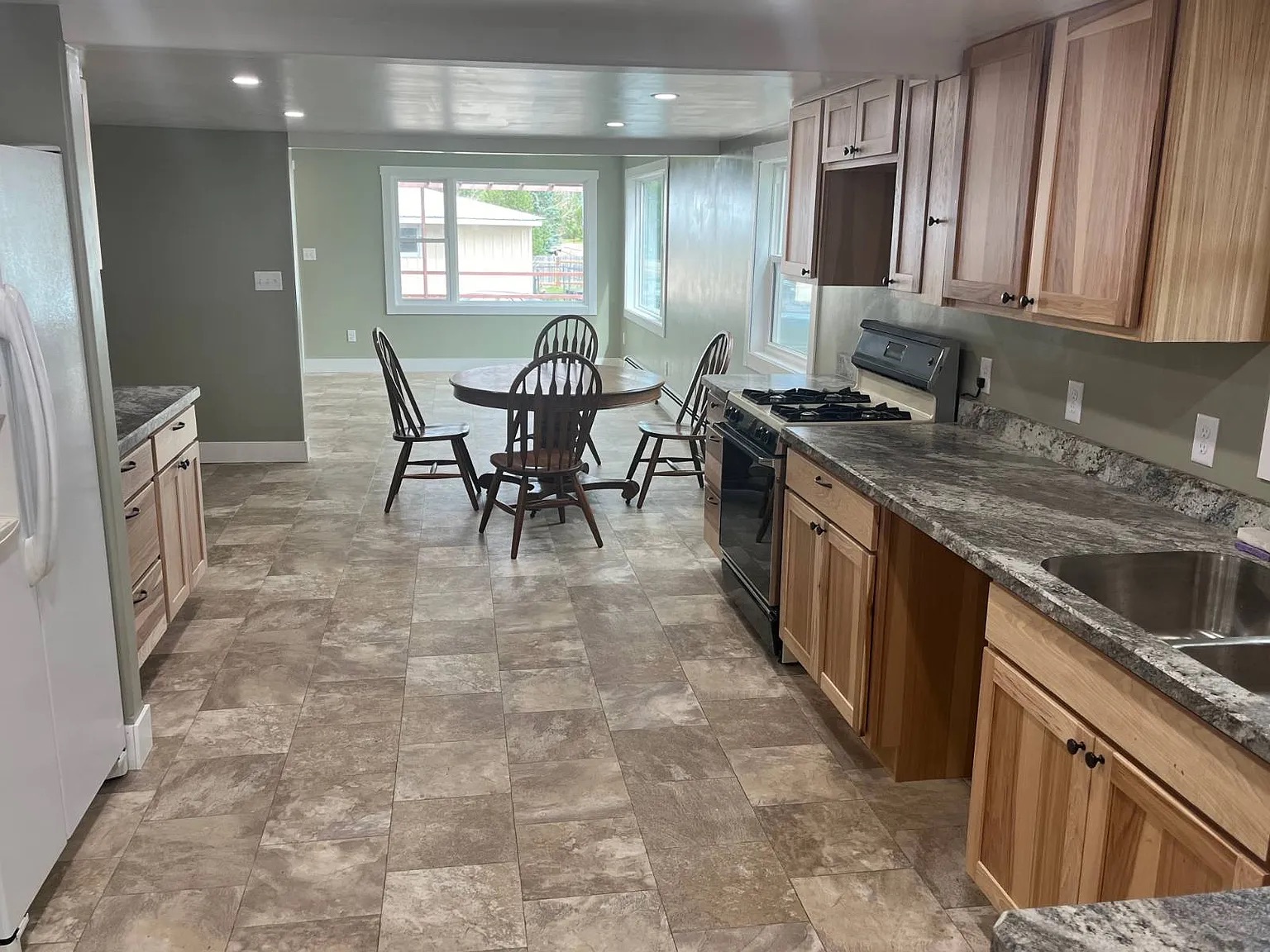 73 Jefferson Avenue Property Photo 18