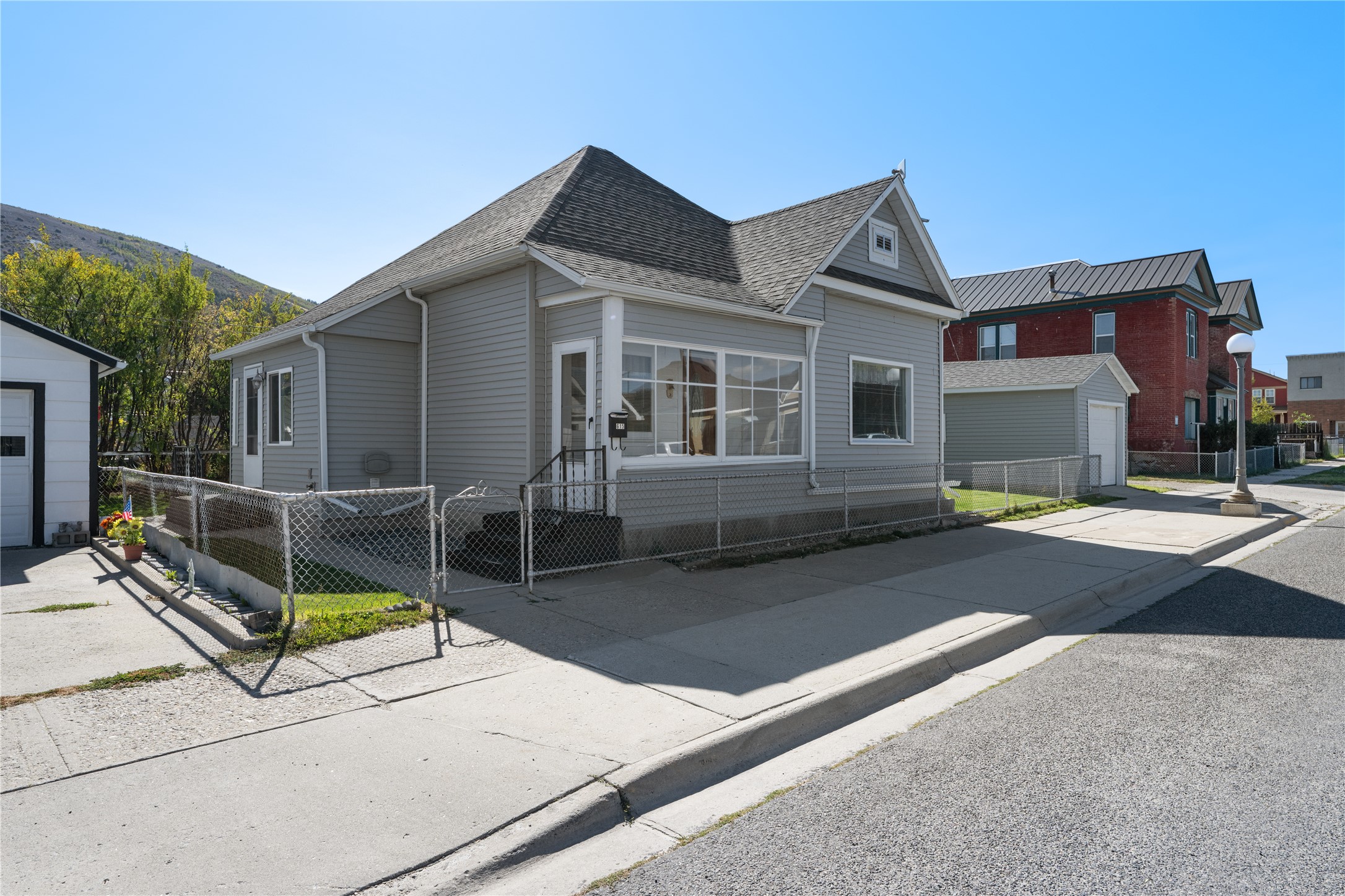 615 E 4th Street Property Photo 1