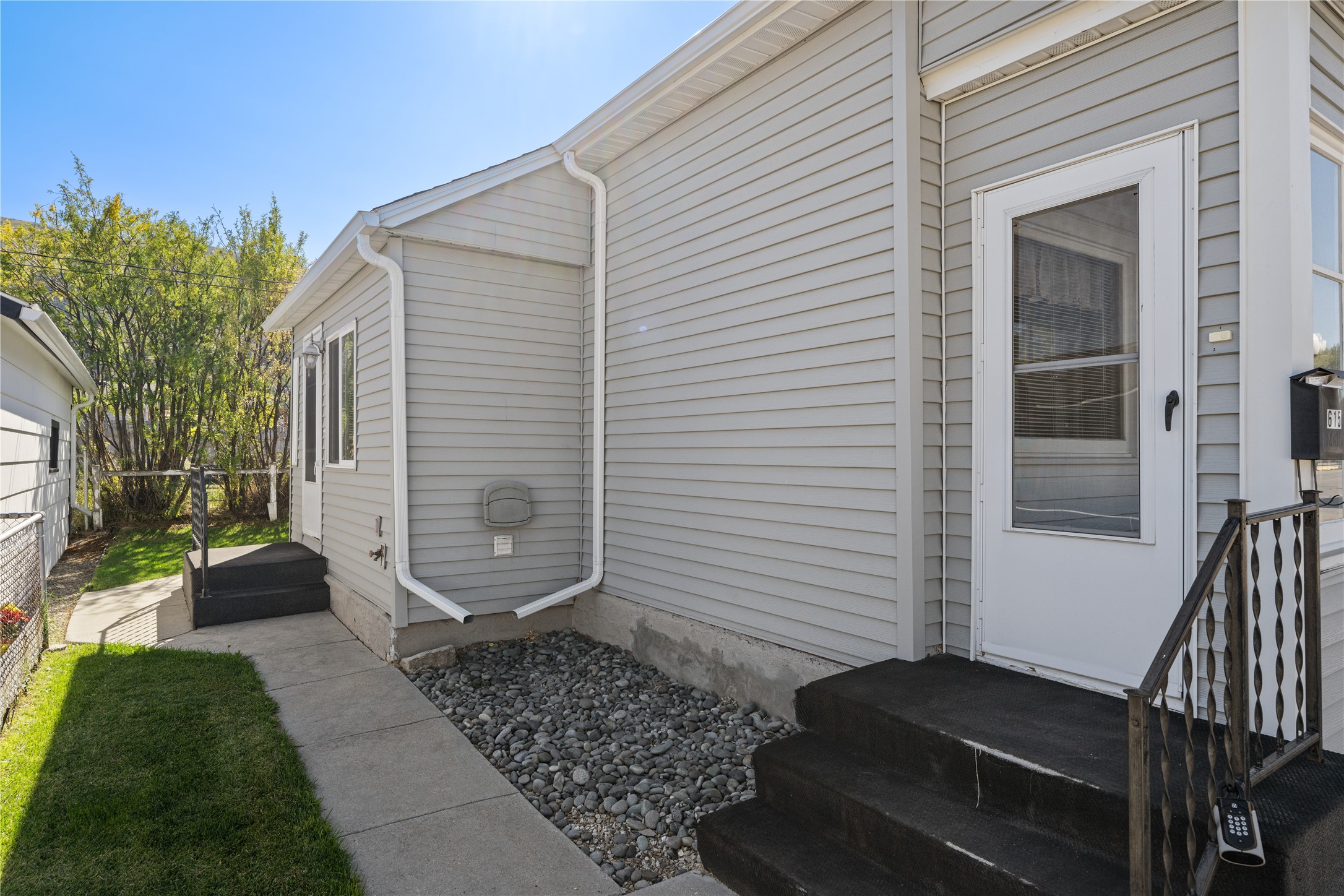 615 E 4th Street Property Photo 5