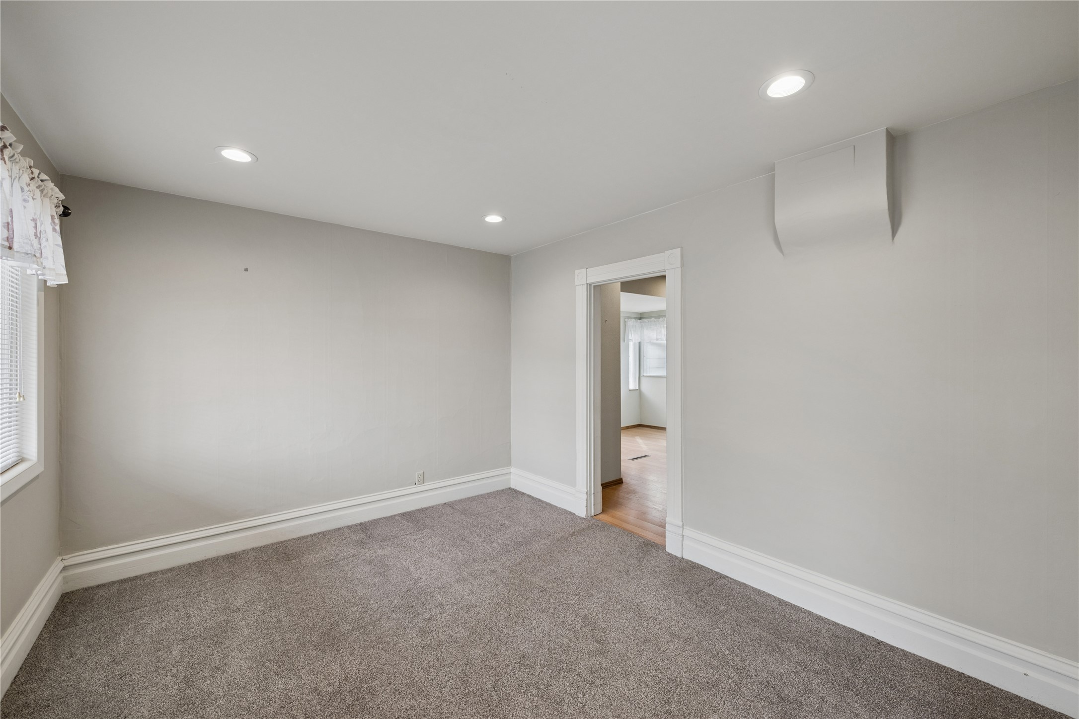 615 E 4th Street Property Photo 9