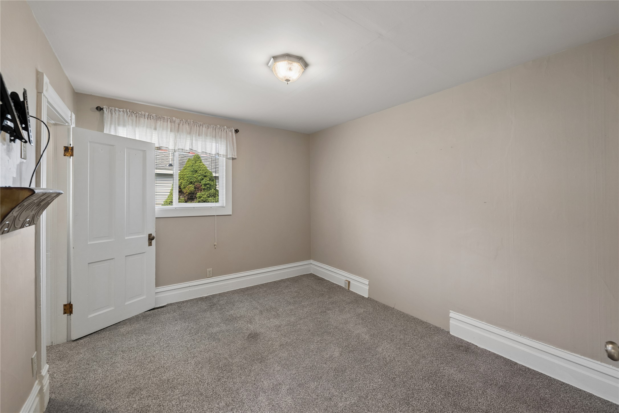615 E 4th Street Property Photo 18