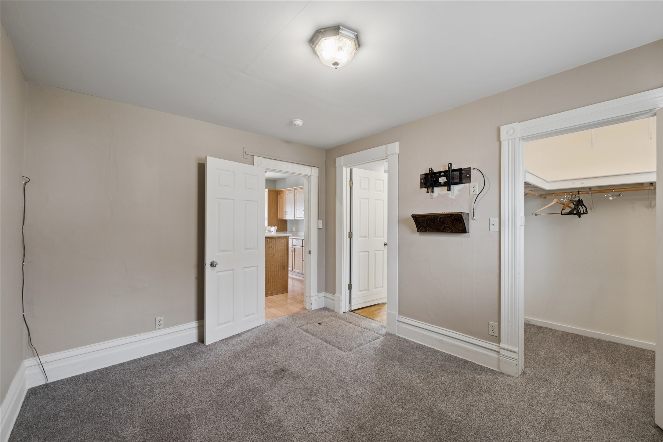 615 E 4th Street Property Photo 19