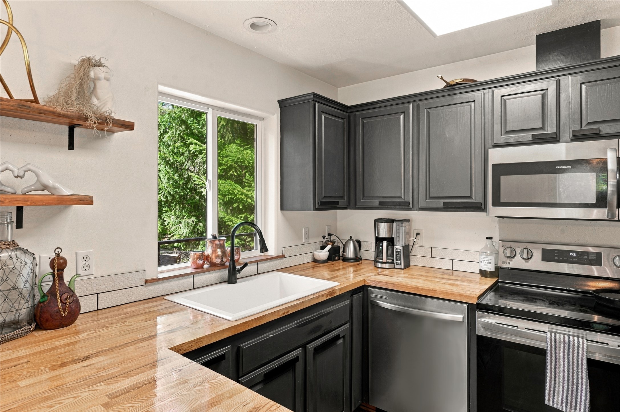 264 Trestle Creek Drive Property Photo 2
