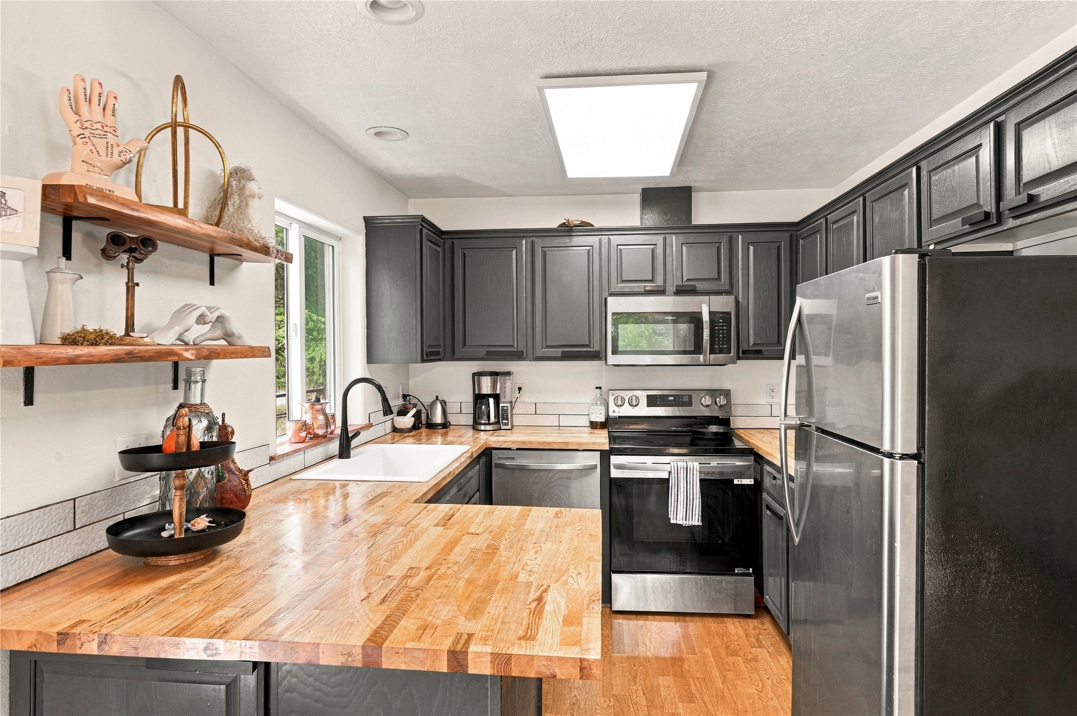 264 Trestle Creek Drive Property Photo 4