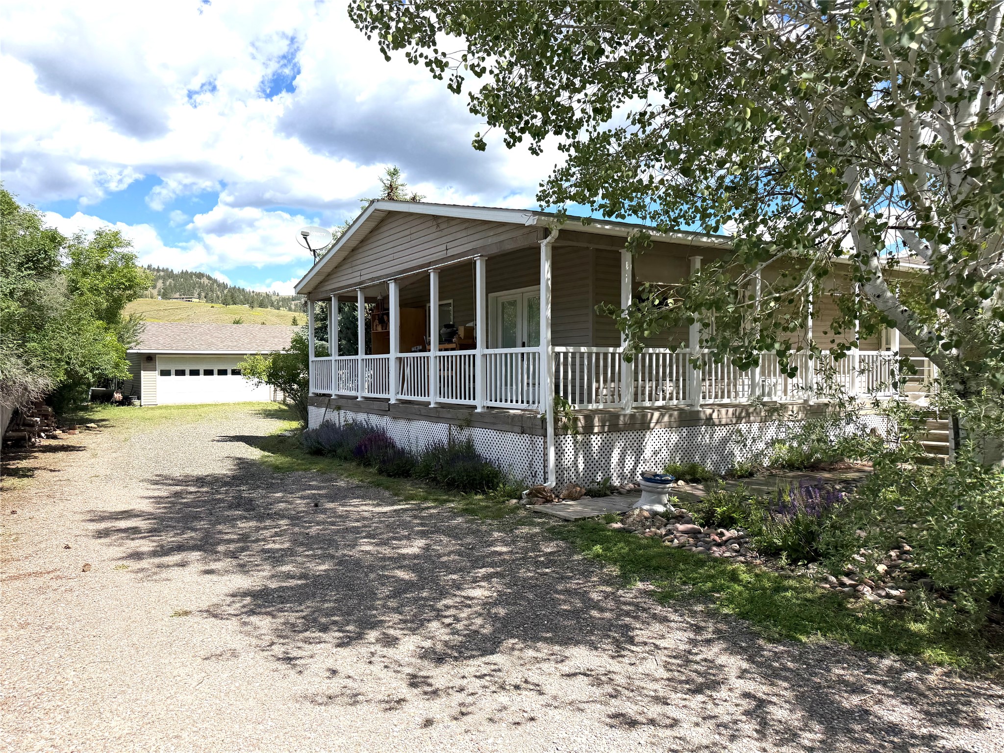 29 River Drive Property Photo 2